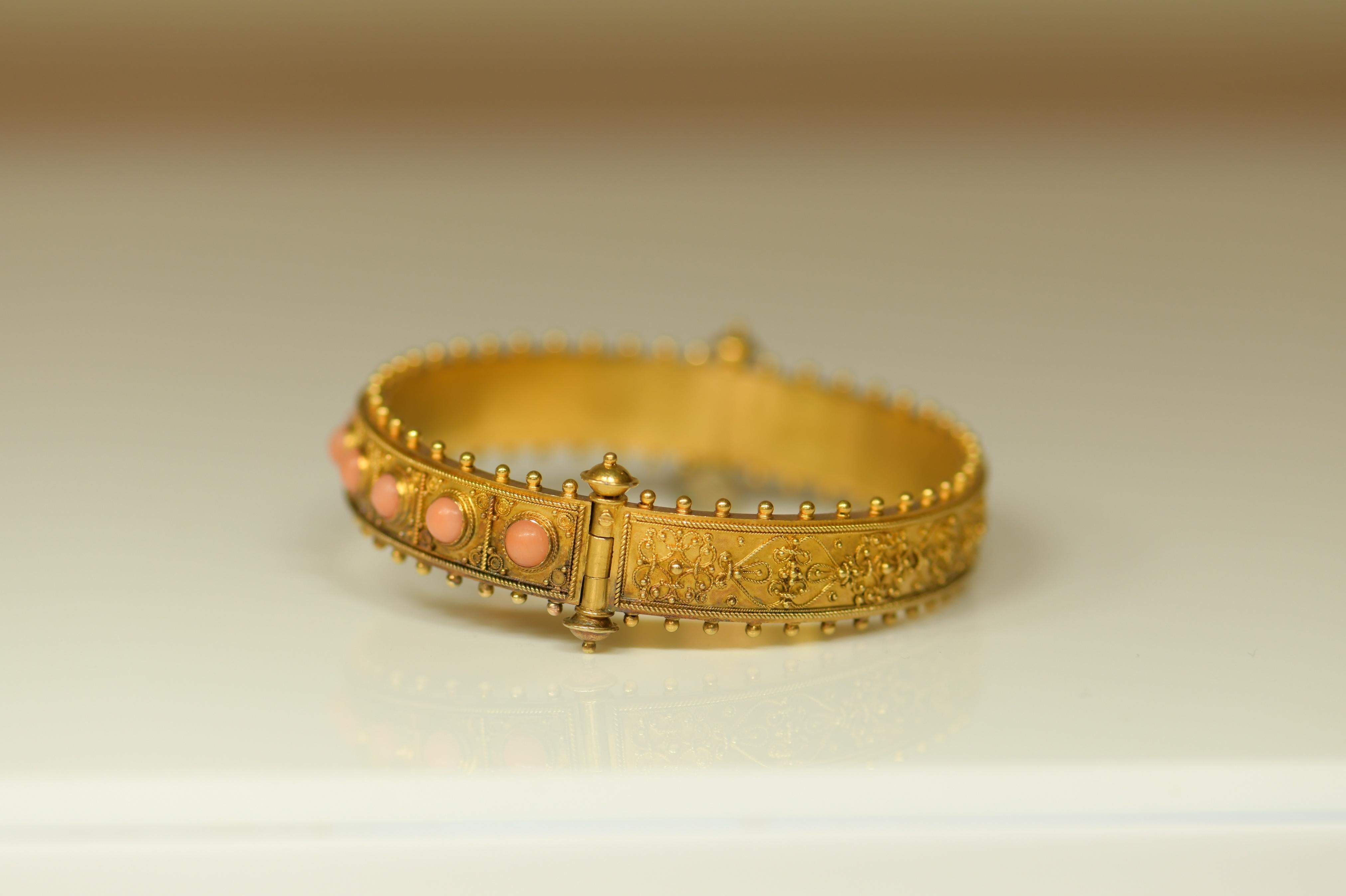 Victorian 15 Carat Gold Coral Etruscan Revival Bangle Bracelet In Excellent Condition For Sale In Bloxham, GB