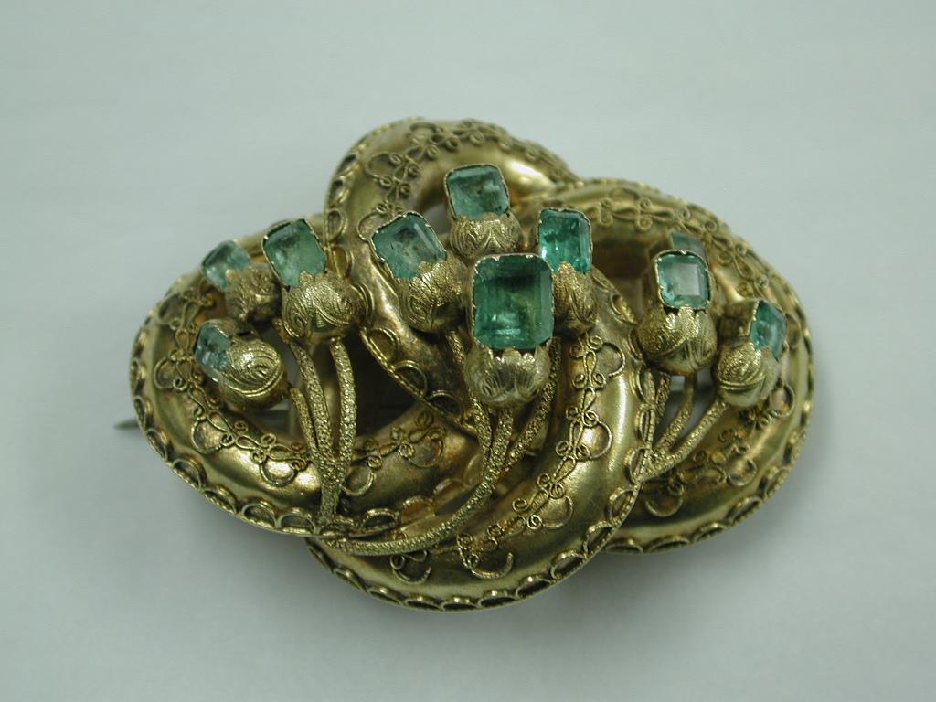 Victorian 15ct Gold Etruscian Style Brooch Set with Emeralds, Dated circa 1860 In Good Condition In London, GB