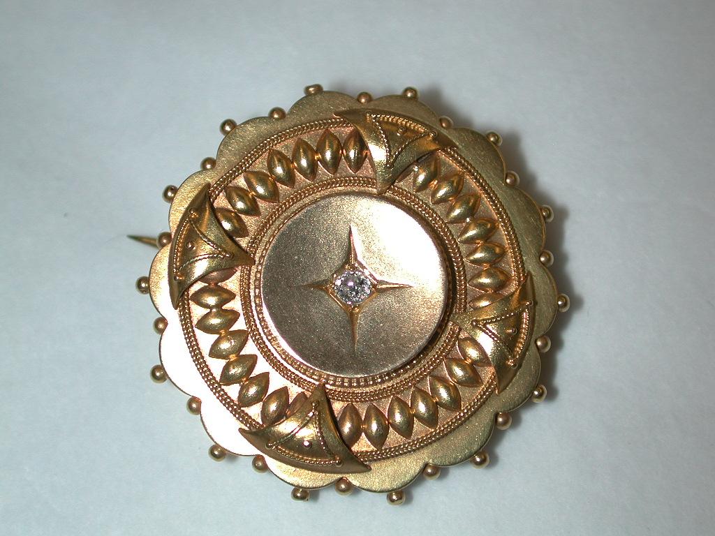 Victorian 15ct Gold Etruscian Style Brooch Set with Old Cut Diamond, circa 1870 2