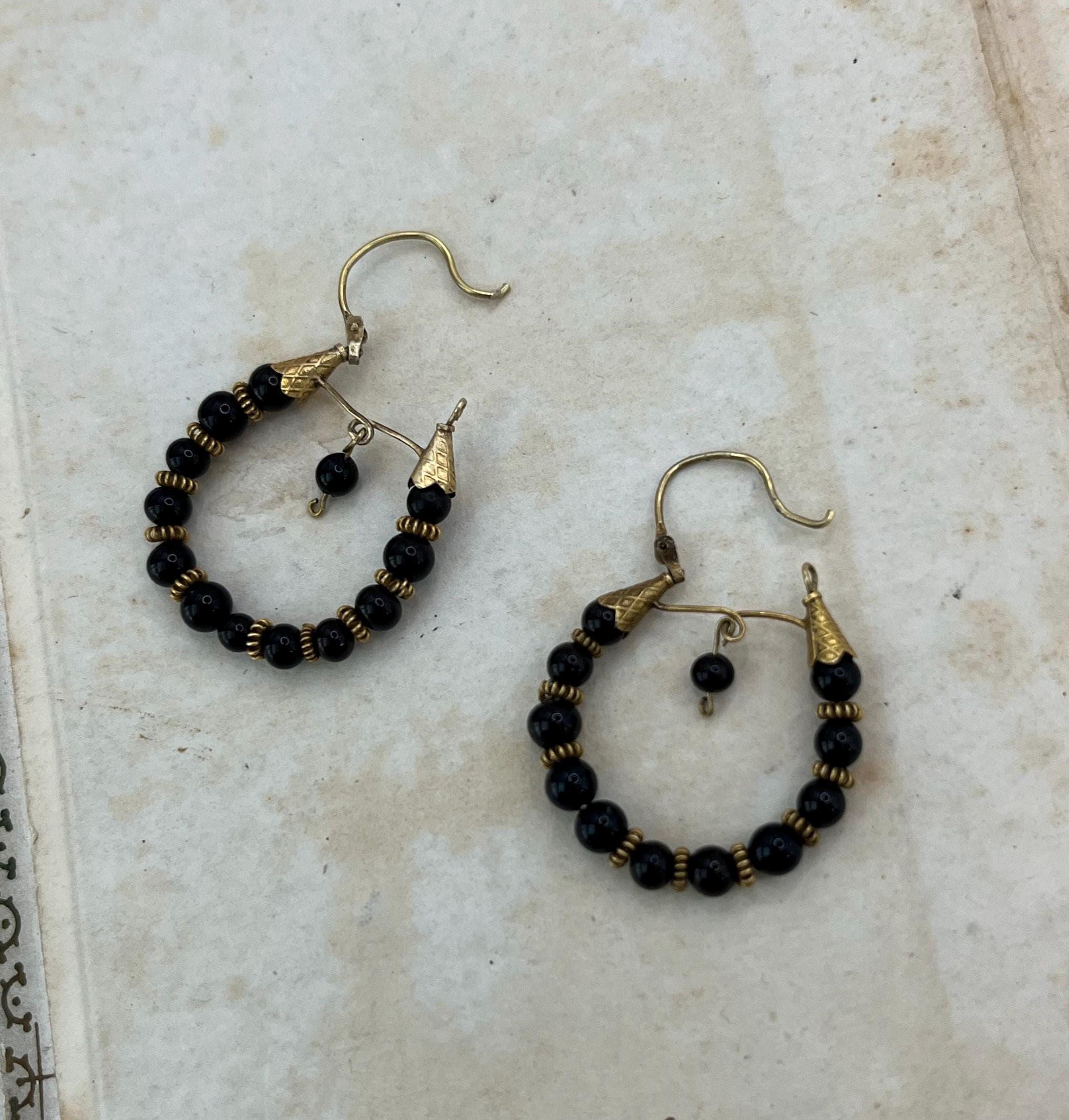 Orecchini a cerchio in oro vittoriano 15ct con onice, CIRCA 1900 in vendita 7