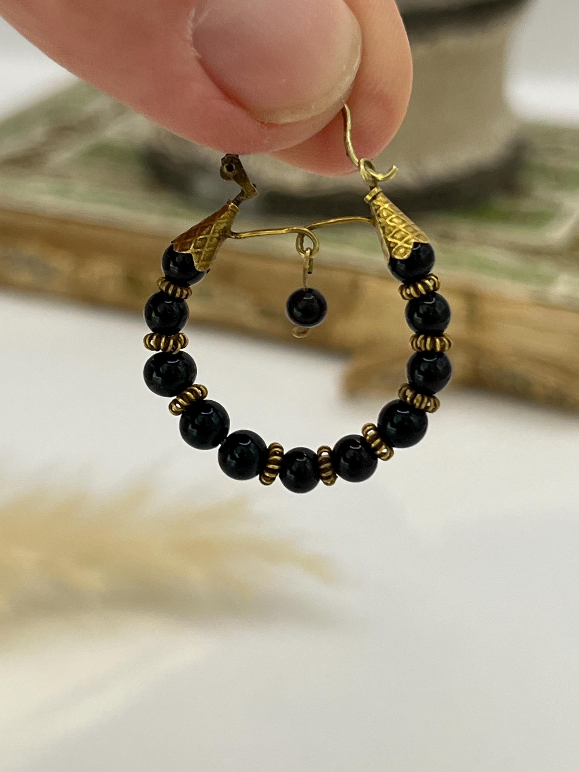 Edoardiano Orecchini a cerchio in oro vittoriano 15ct con onice, CIRCA 1900 in vendita