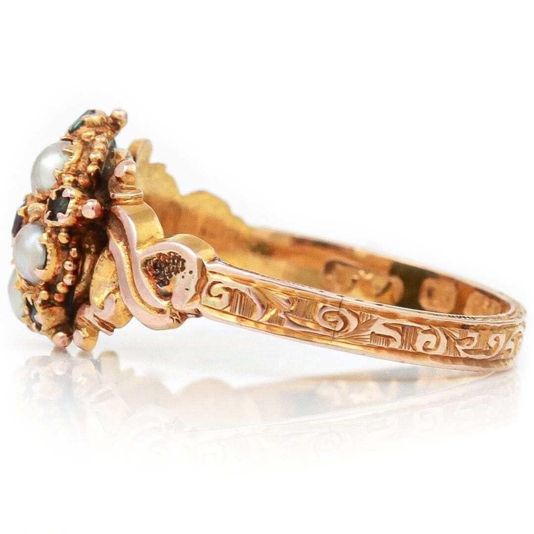 Viktorianischer 15 Karat Gold Rosa Saphir, Perle und grüner Beryll Cluster-Ring Circa 1866 (Ovalschliff)