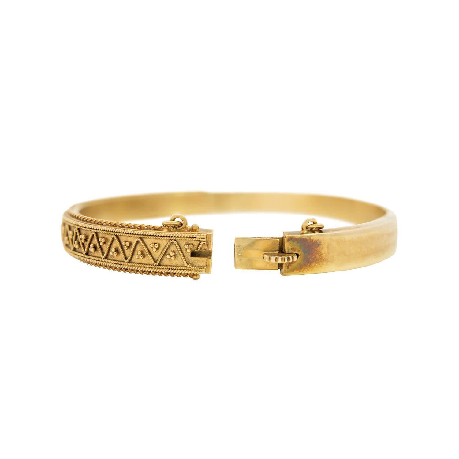 De las mujeres Brazalete con bisagra etrusco victoriano de 15 quilates en venta