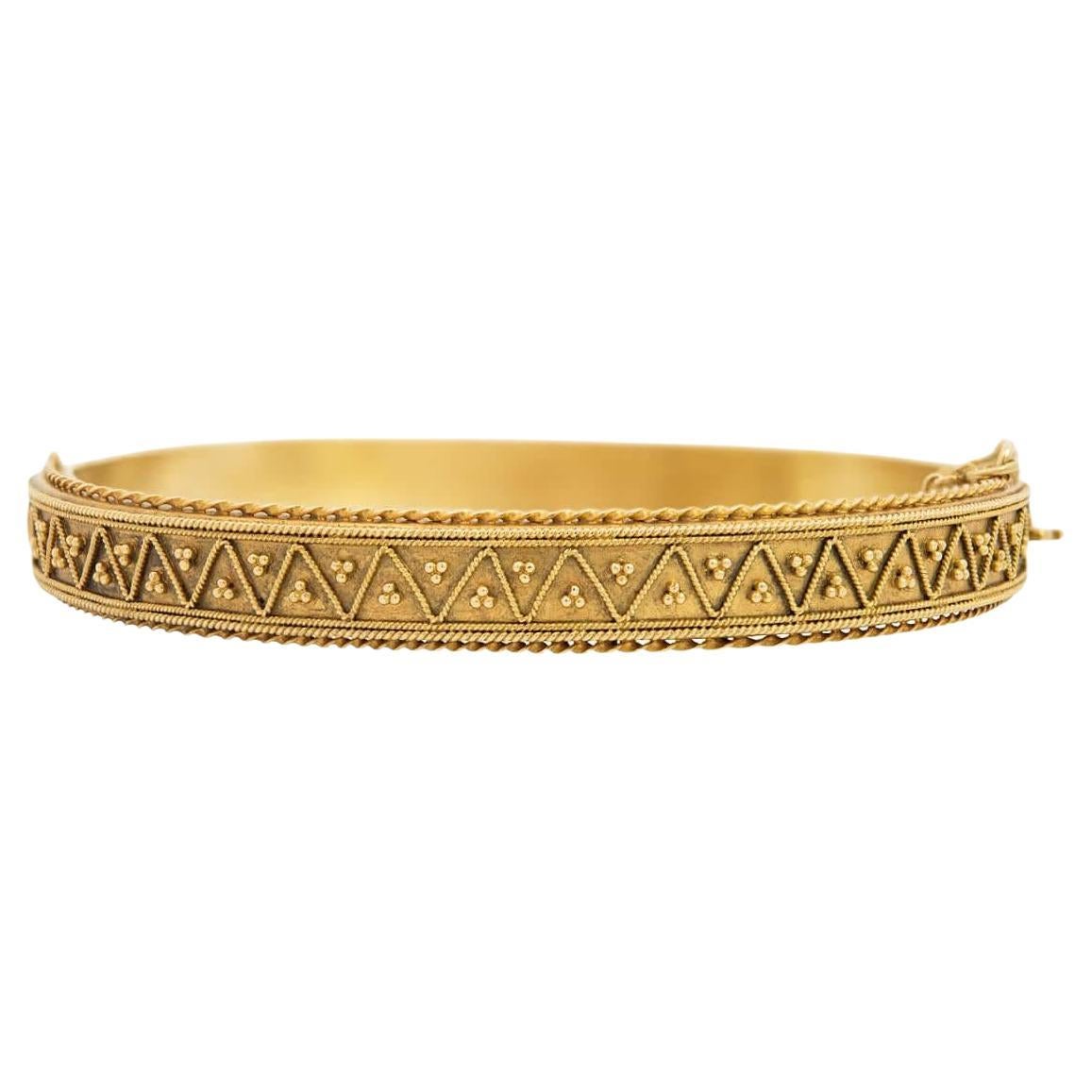 Brazalete con bisagra etrusco victoriano de 15 quilates en venta