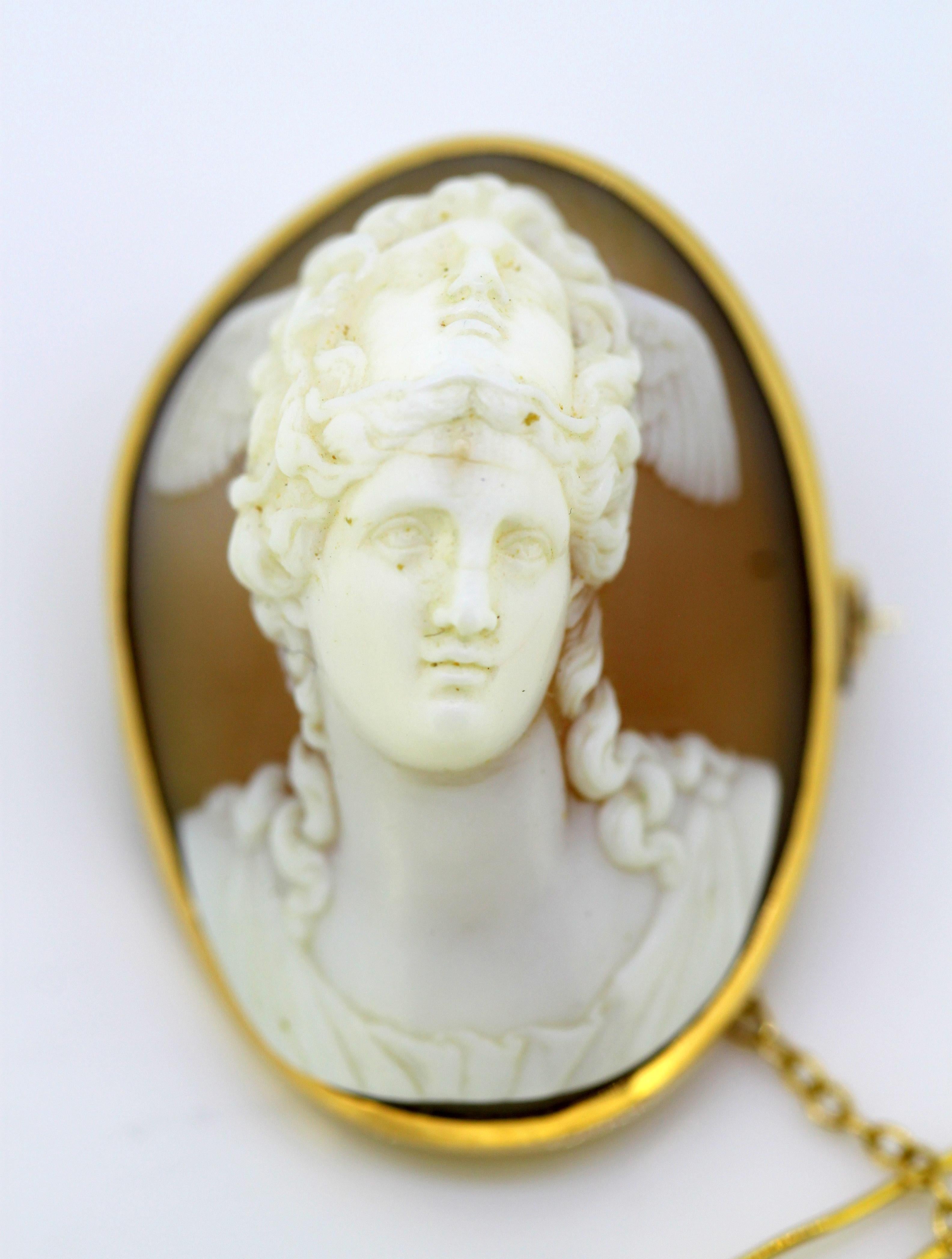 Women's or Men's Victorian 15 Karat Gold Brooch with Carnelian Cameo Carving, 1880s