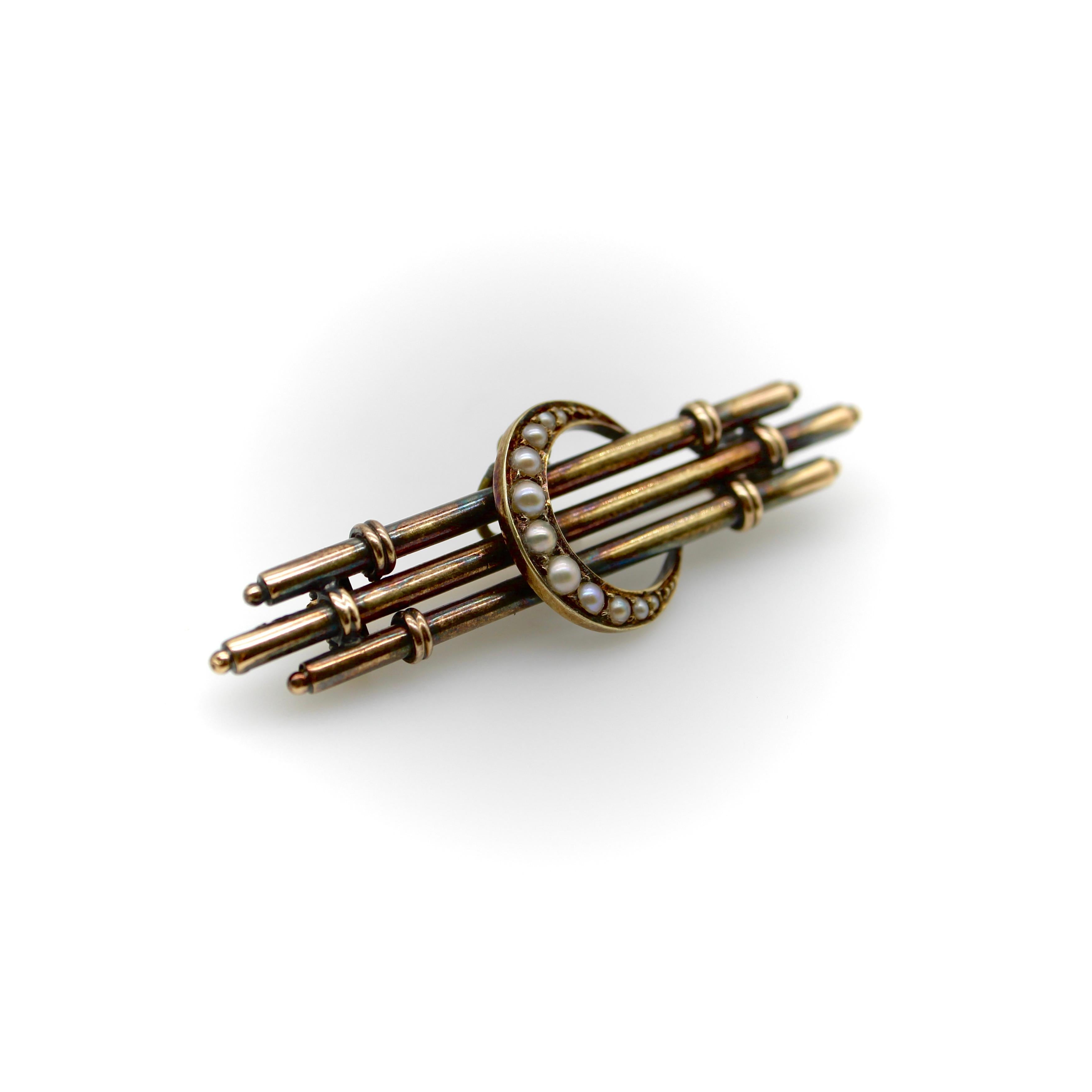 Broche victoriano de oro de 15 quilates en forma de luna creciente con perlas de siembra Corte redondo en venta