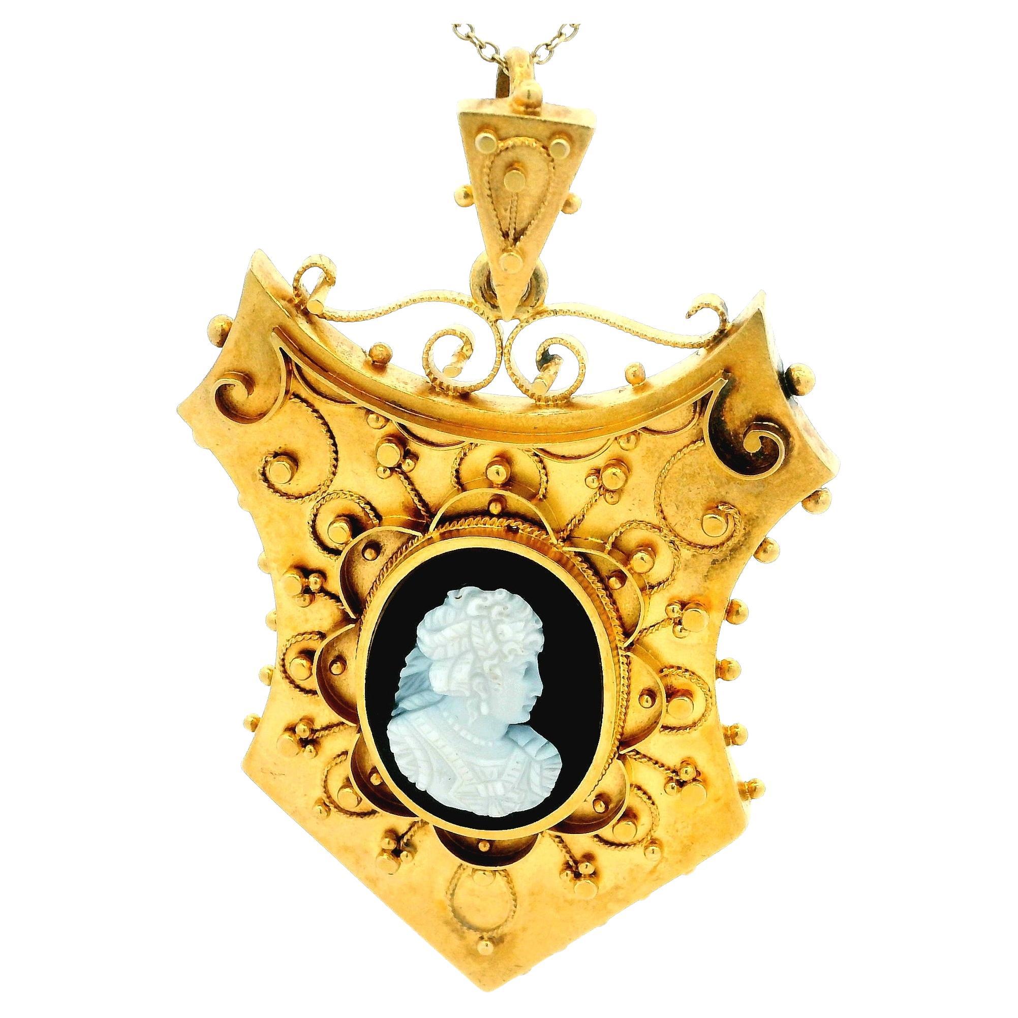 Pendentif victorien en or 15K avec camée et onyx, 1860-1880