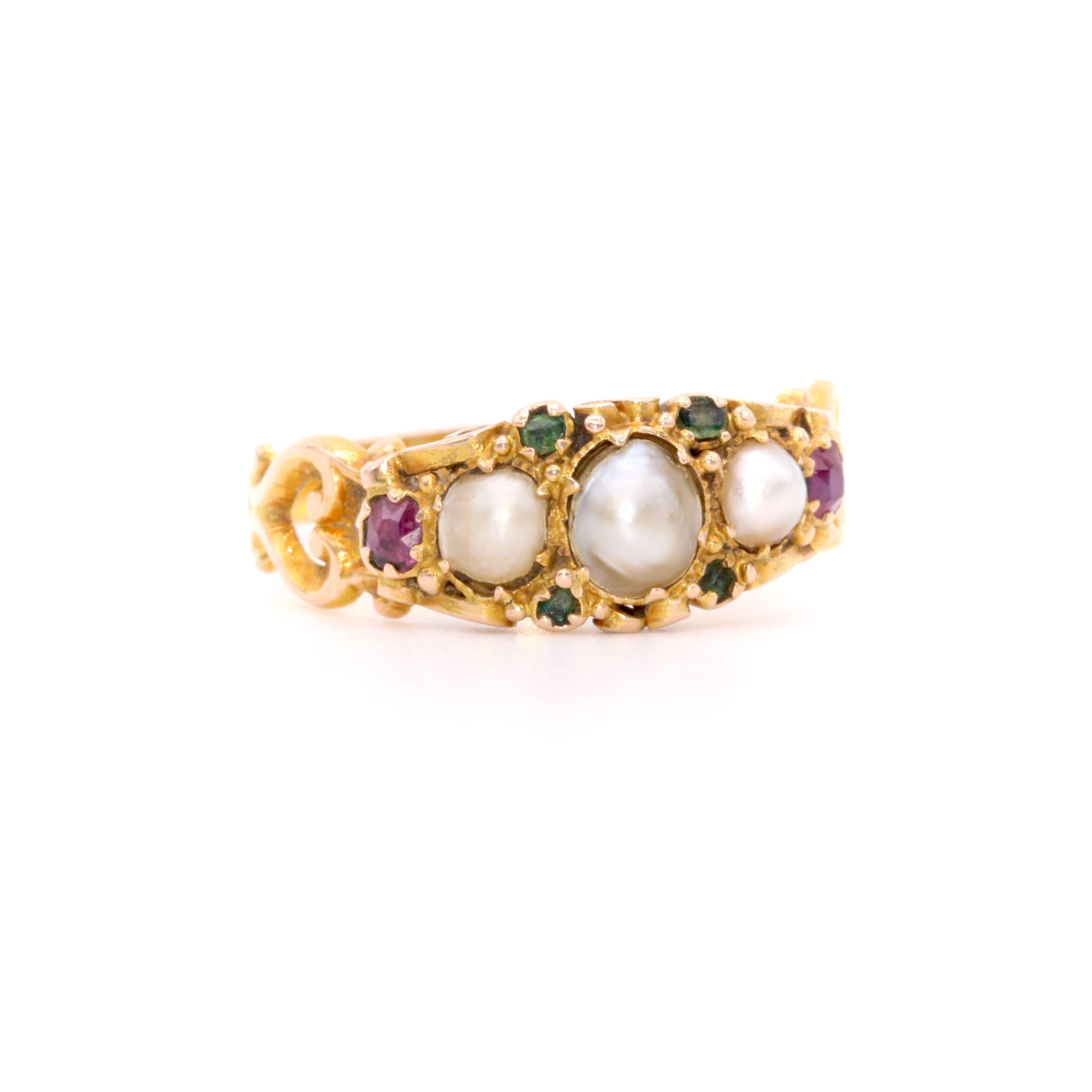 Victorian 15K Gold Pearl, Garnet and Demantoid Garnet Ring, with Heart Shoulders In Good Condition For Sale In Staines-Upon-Thames, GB