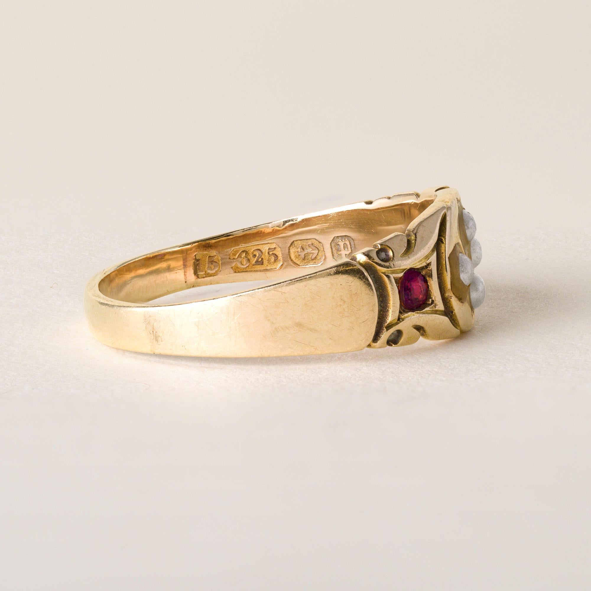 Anillo victoriano de oro de 15 quilates con perlas y rubíes Victoriano en venta