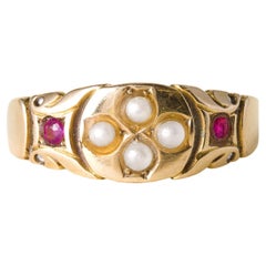 Anillo victoriano de oro de 15 quilates con perlas y rubíes