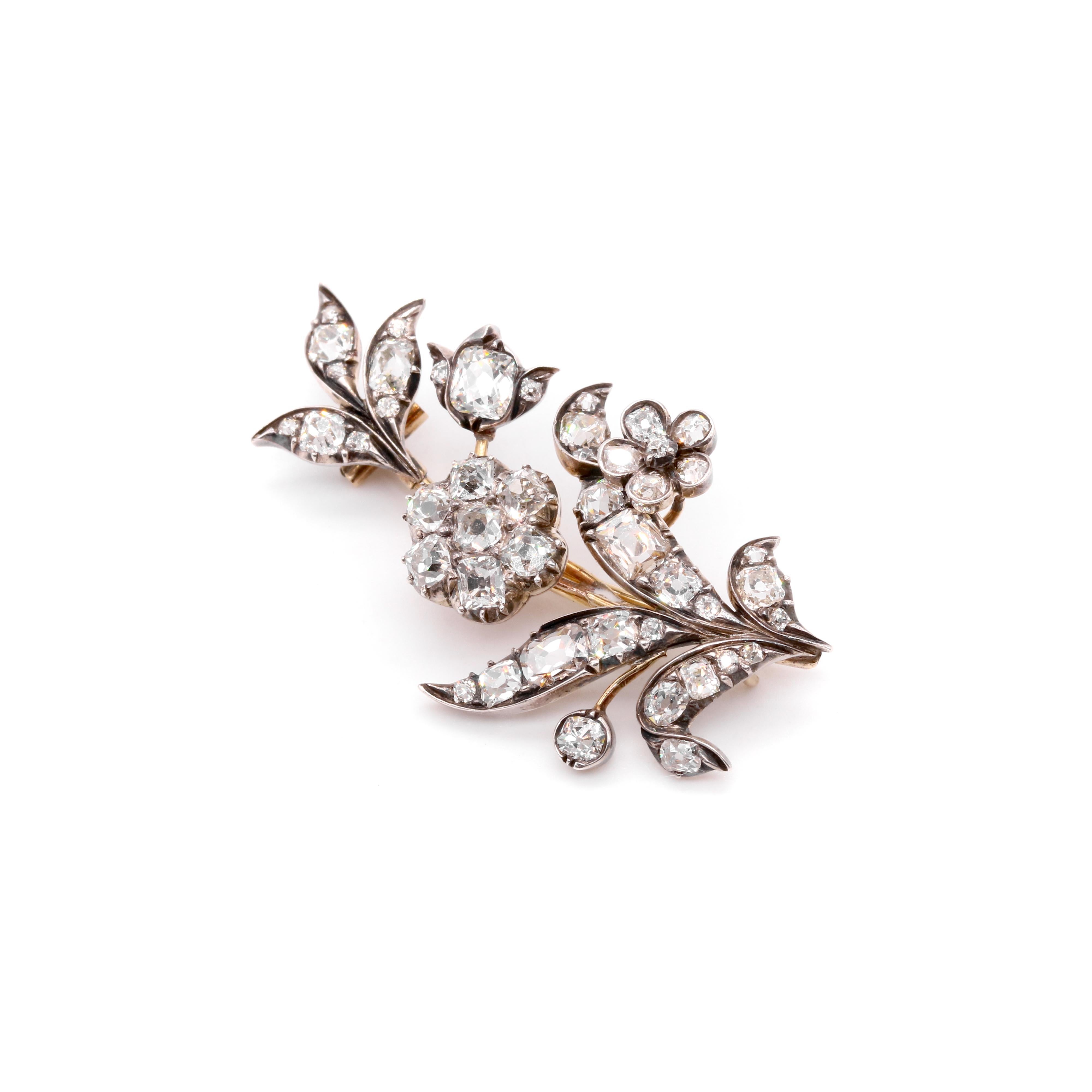 Victorian 15K Gold & Silver 3.8ctw Peruzzi Cut Diamond Floral Spray Brooch In Good Condition For Sale In Staines-Upon-Thames, GB