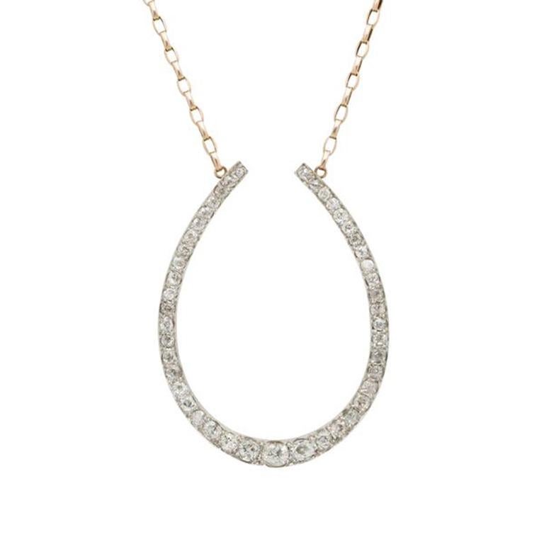 Viktorianische 15k Gelbgold und Platin und 5,0cts Old Mine Cut Diamond Horseshoe Halskette c.1880s

Zusätzliche Informationen
Zeitraum: Viktorianisch
Jahr: 1880er Jahre
Material: 15k Gelbgold und Diamant
Gewicht: 22,22g
Länge: 88,9cm/35 Zoll,