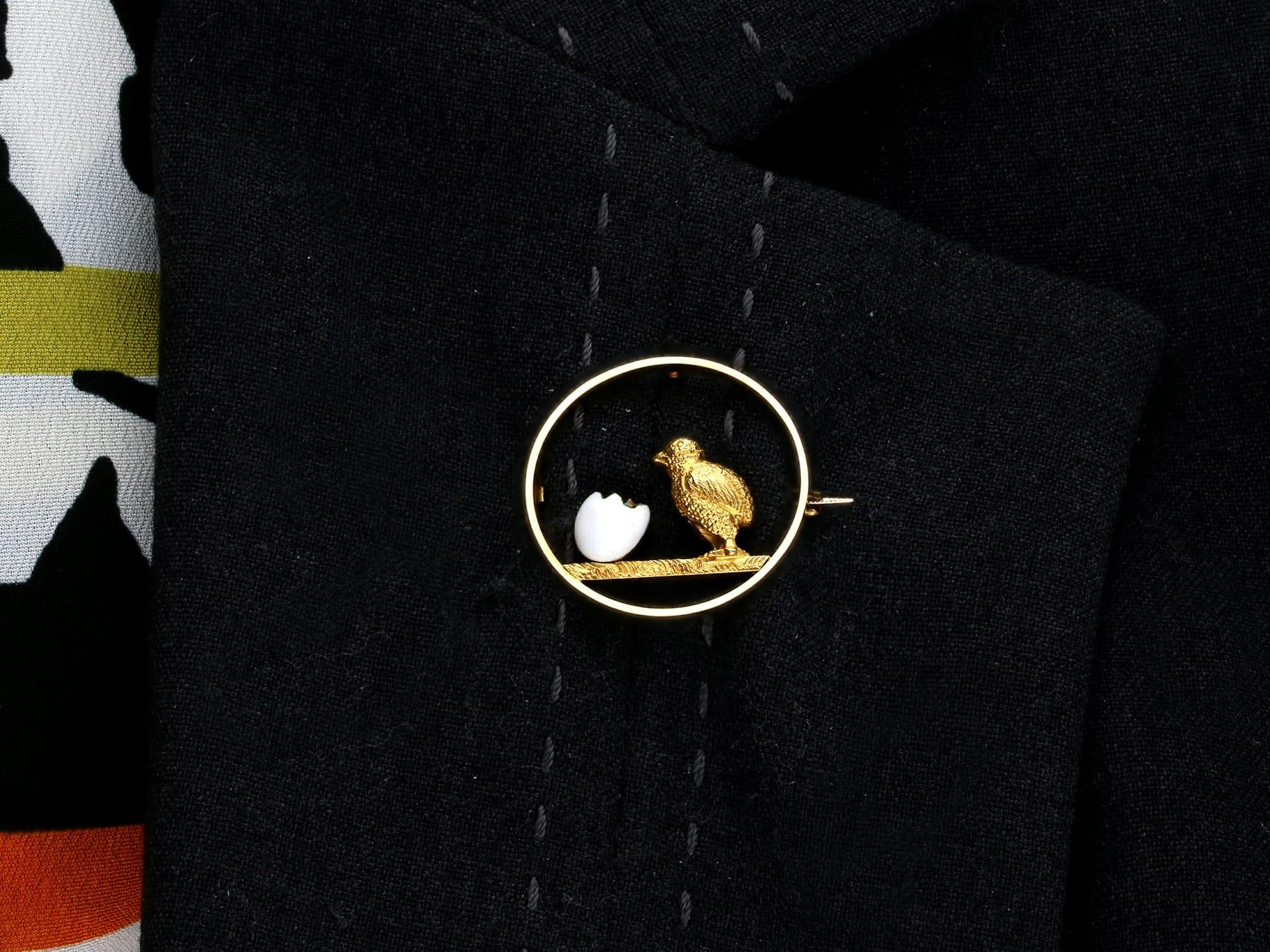 Victorian 15k Yellow Gold Chick and Egg Brooch For Sale 4