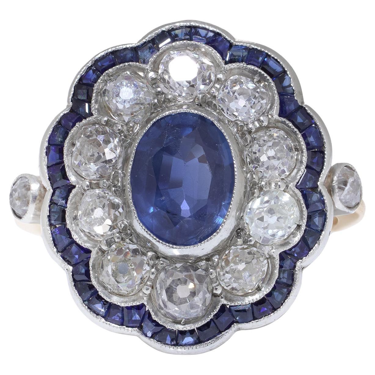 Anello vittoriano in oro 15kt e argento con zaffiro e diamanti, circa 1890