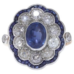 Anello vittoriano in oro 15kt e argento con zaffiro e diamanti, circa 1890