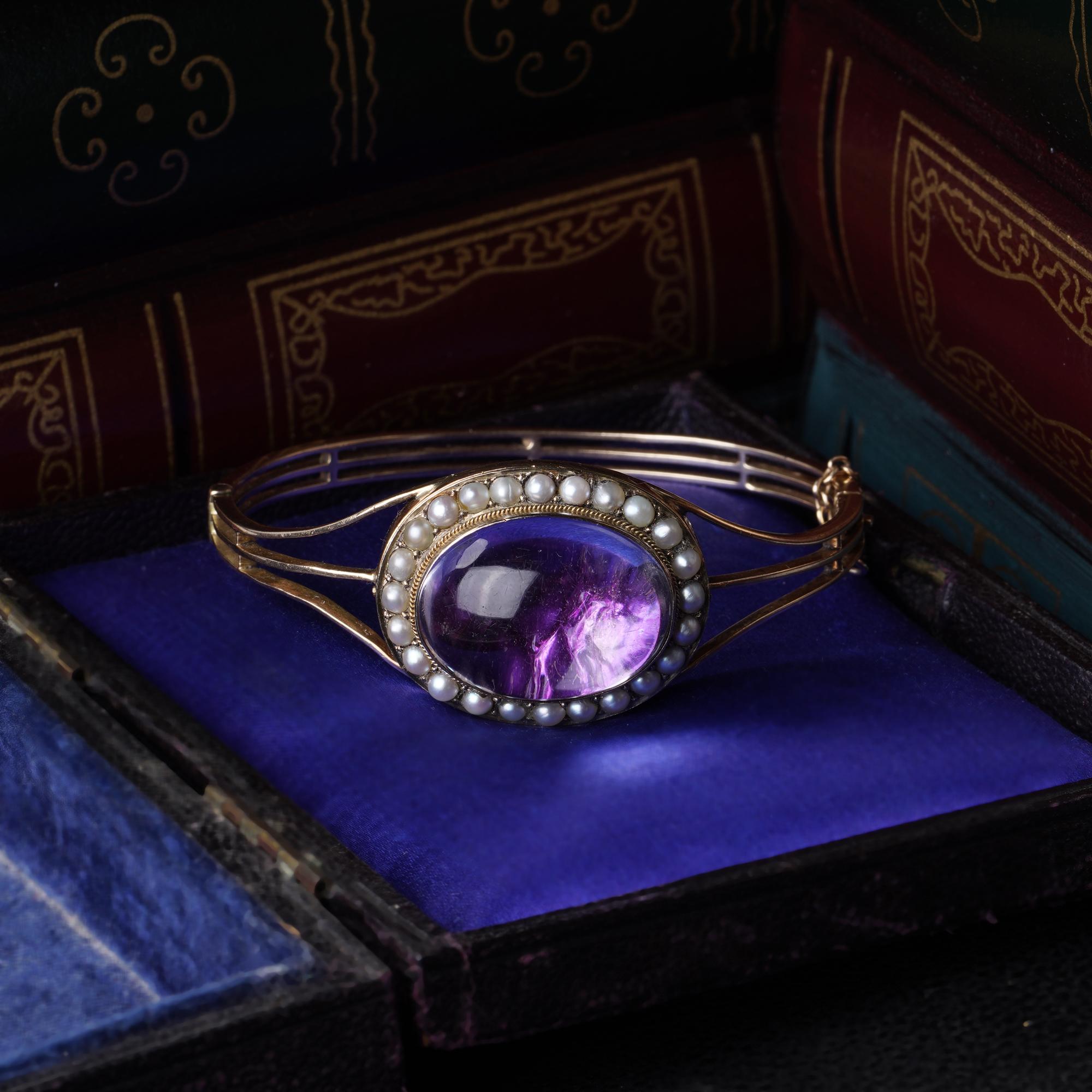 Taglio ovale Bracciale vittoriano in oro 15kt con cristalli di rocca e accenti di perle naturali in vendita