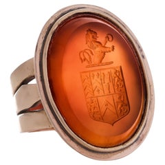 Victorian 15kt. gold large size carnelian intaglio signet ring with coat of arms