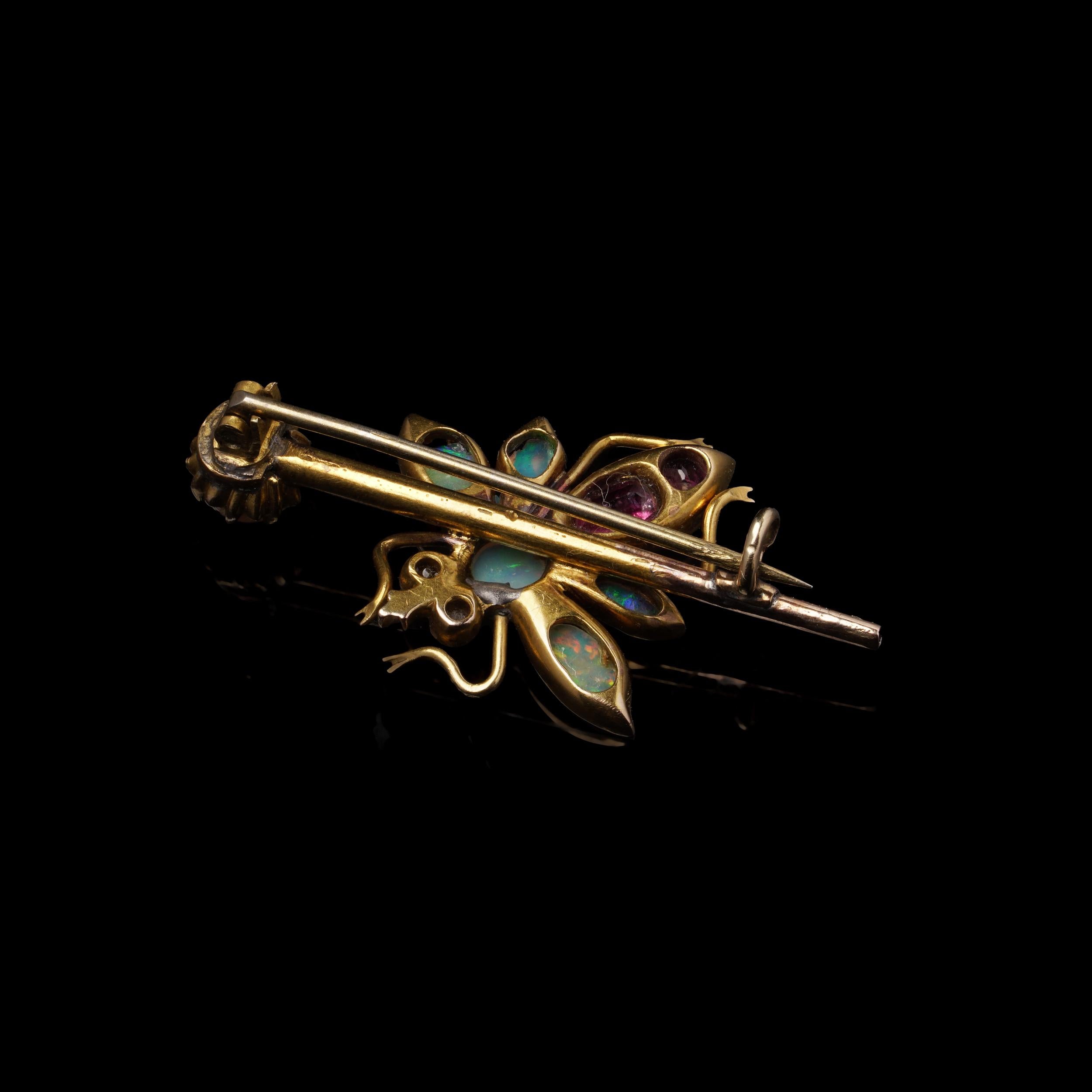 Victorian 15KT Gold Opal Insect Brooch In Good Condition For Sale In Braintree, GB