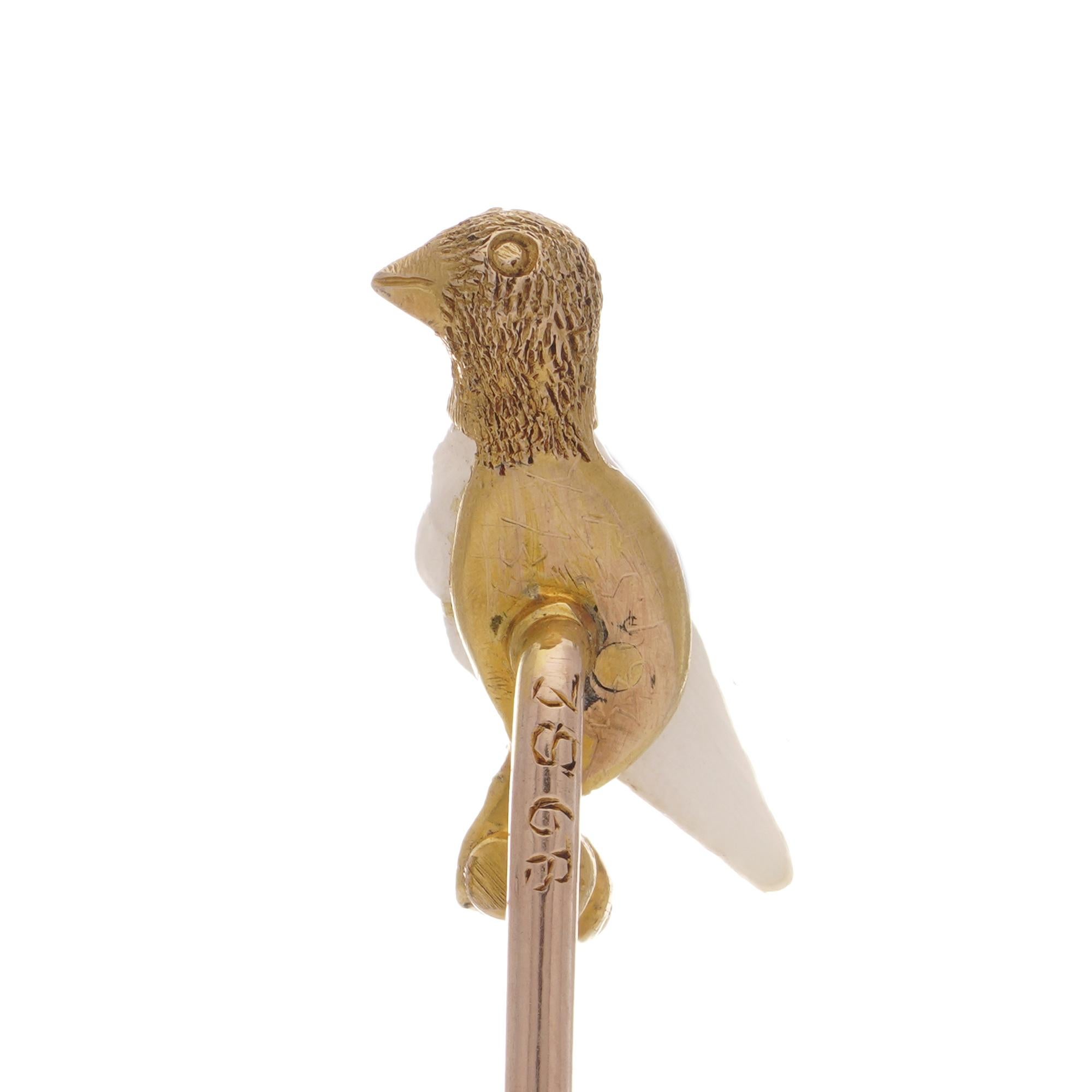 Spilla vittoriana in oro 15kt a forma di uccello con madreperla incastonata. in vendita 1