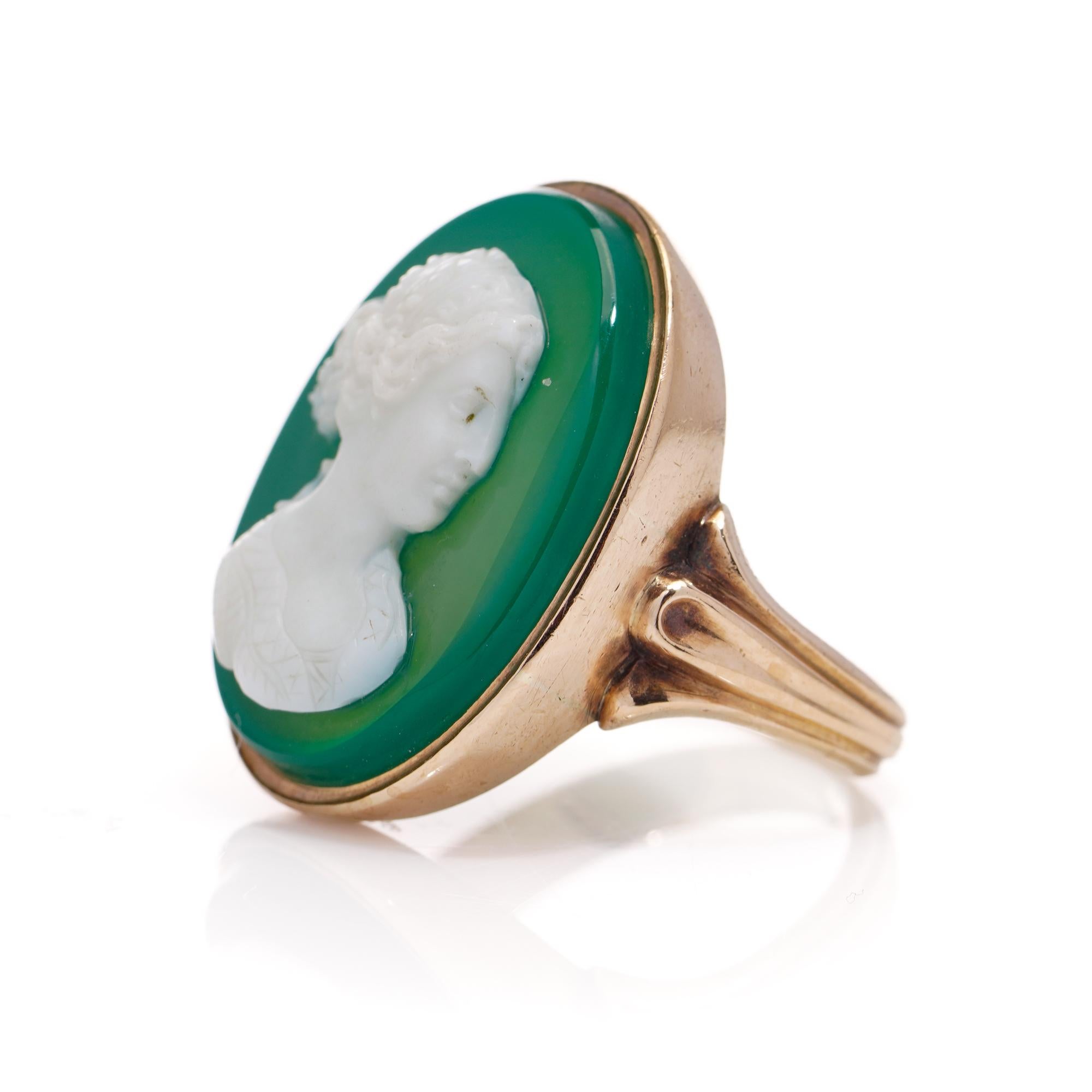Victorian 15kt rose gold green agate cameo ring with a lady profile  For Sale 3
