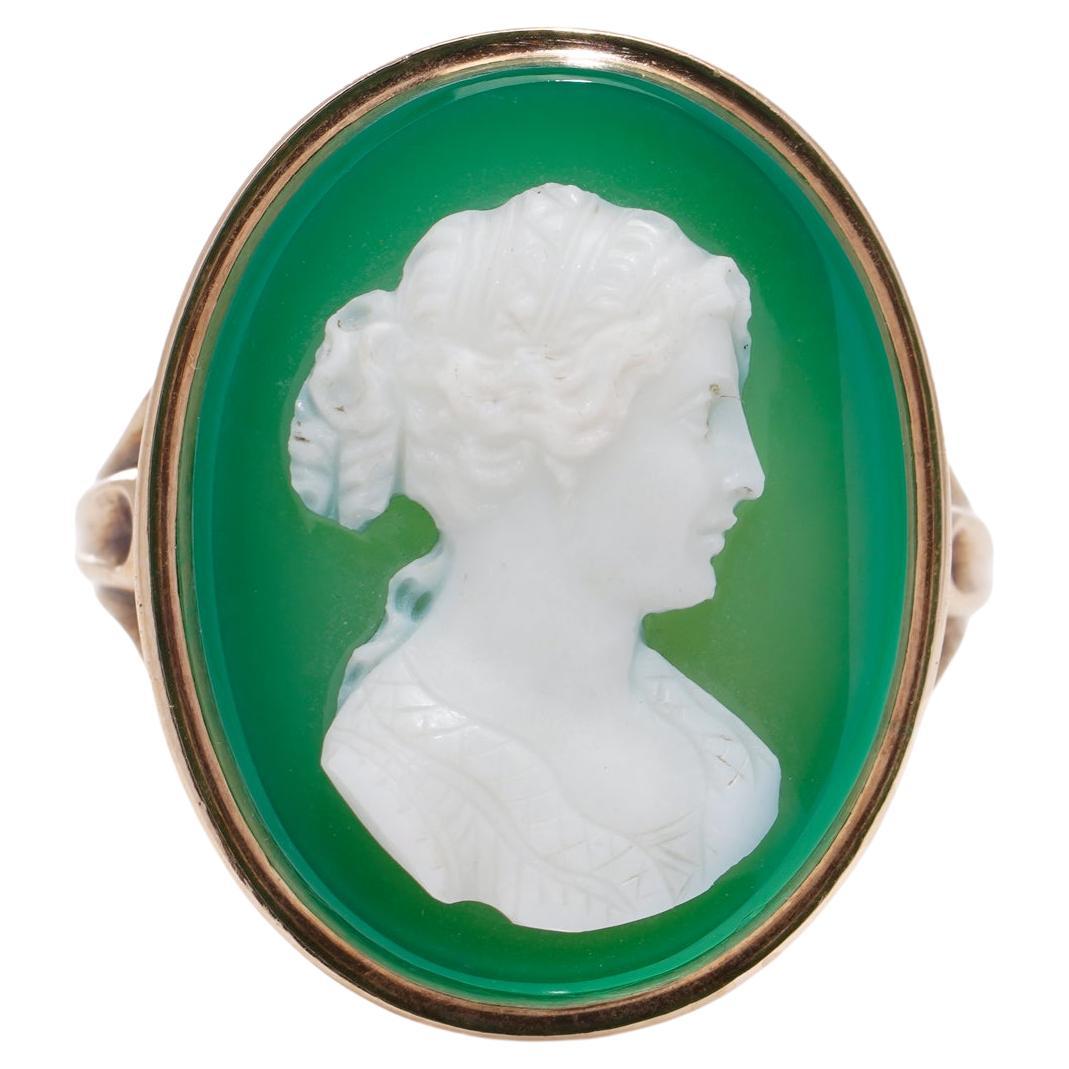 Victorian 15kt rose gold green agate cameo ring with a lady profile  For Sale