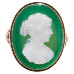Bague camée victorienne en or rose 15 carats et agate verte avec un profil de dame 