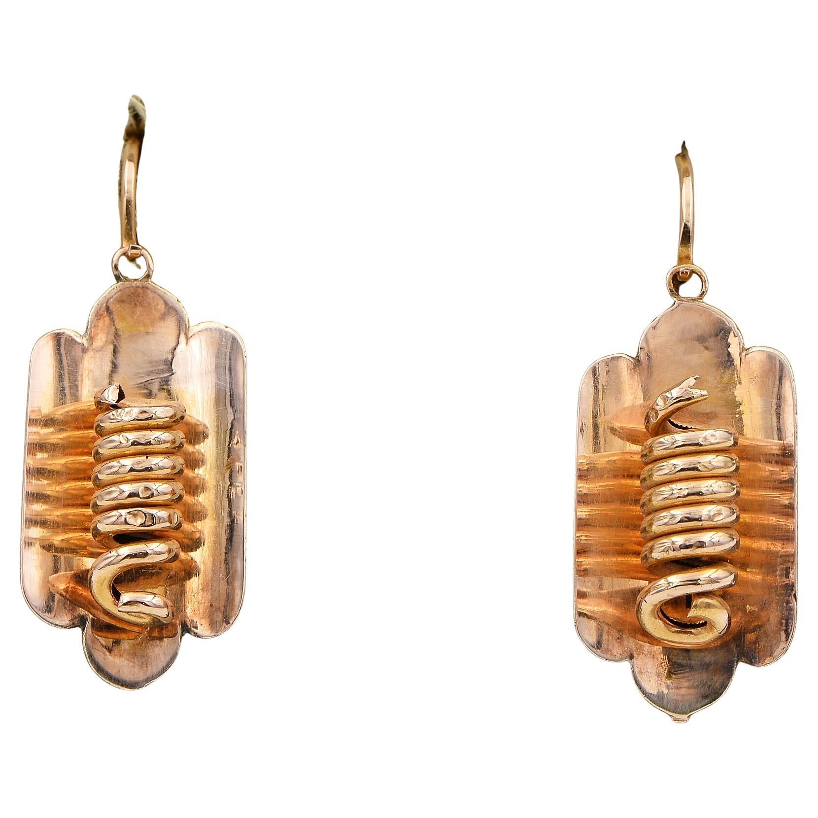 Orecchini vittoriani in oro rosa 16 KT a forma di serpente arrotolato in vendita