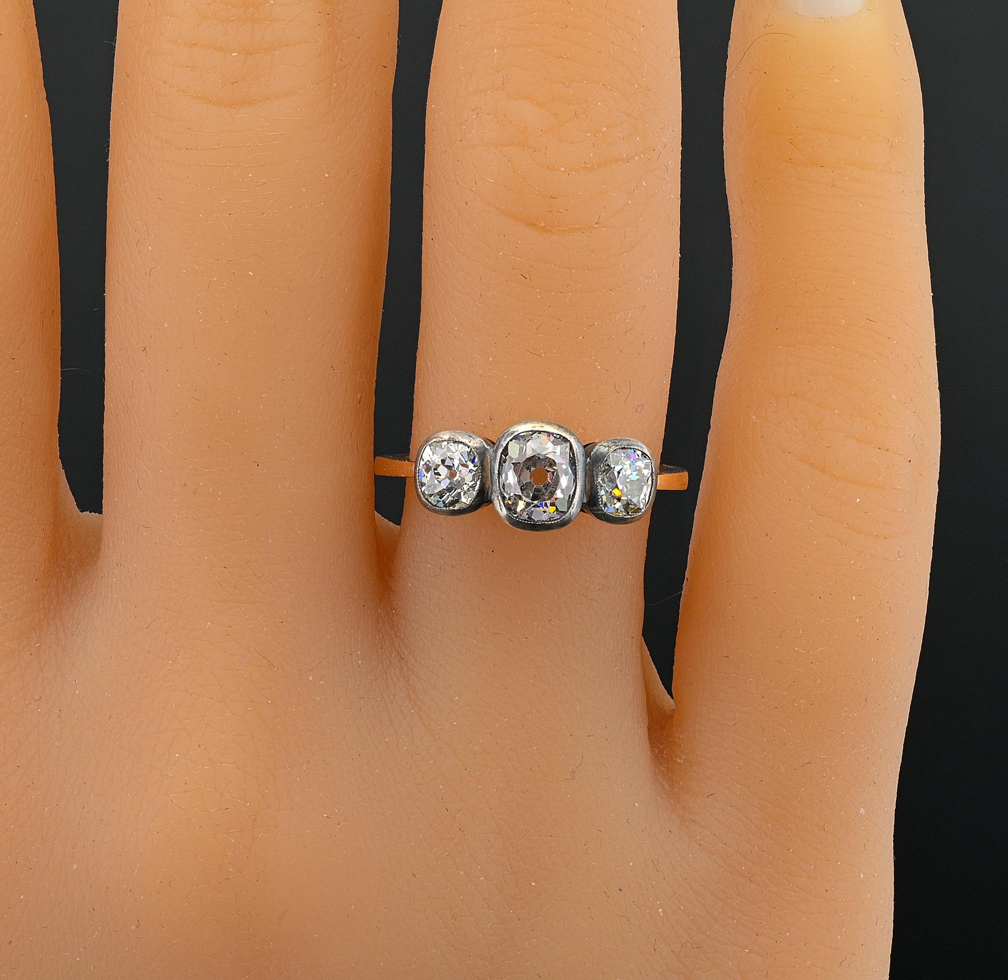 Anello di fidanzamento vittoriano con trilogia di diamanti Old Mine da 1,60 carati 18 KT/argento in vendita 3