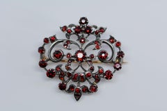 French Victorian 1.65 Carat Garnet Brooch Silver and Yellow Gold