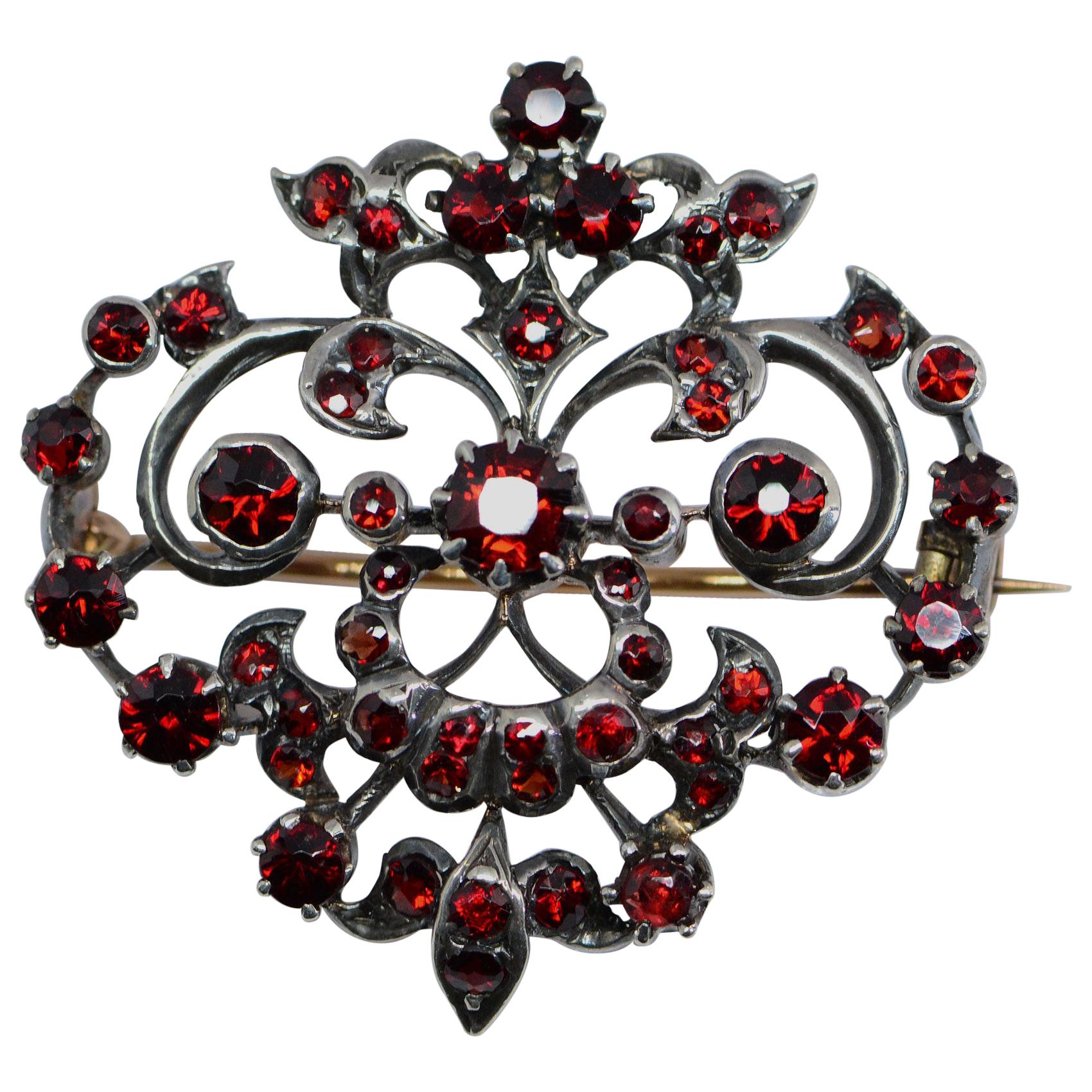 French Victorian 1.65 Carat Garnet Brooch Silver and Yellow Gold For Sale