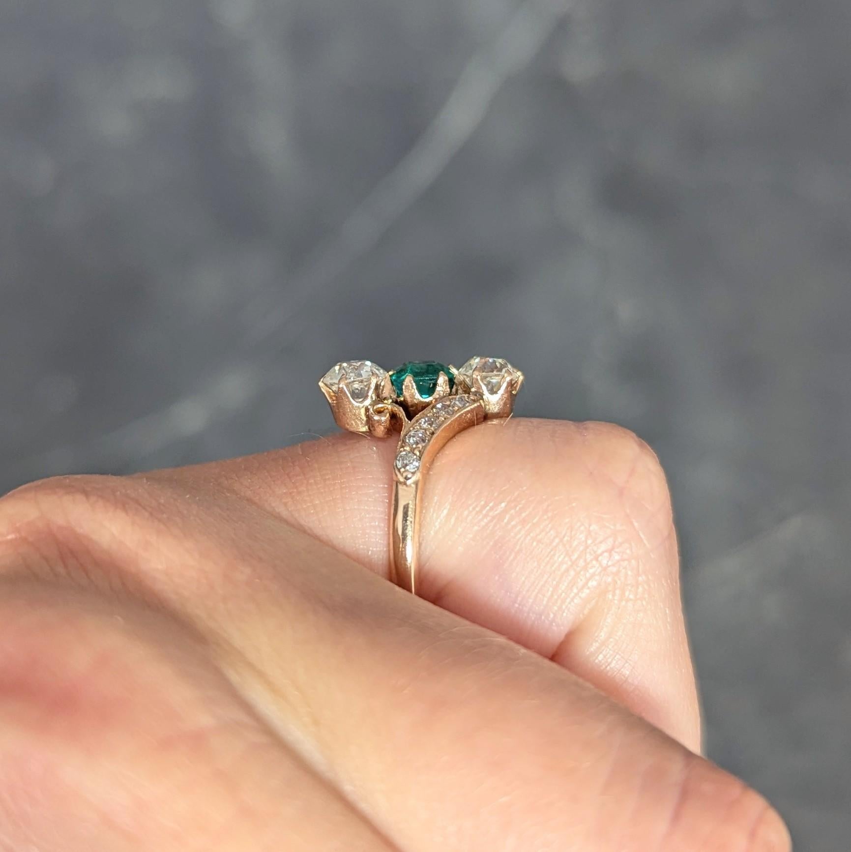 Bague bypass victorienne ancienne en or jaune 14 carats avec diamants et émeraude de 1,66 carat en vente 6