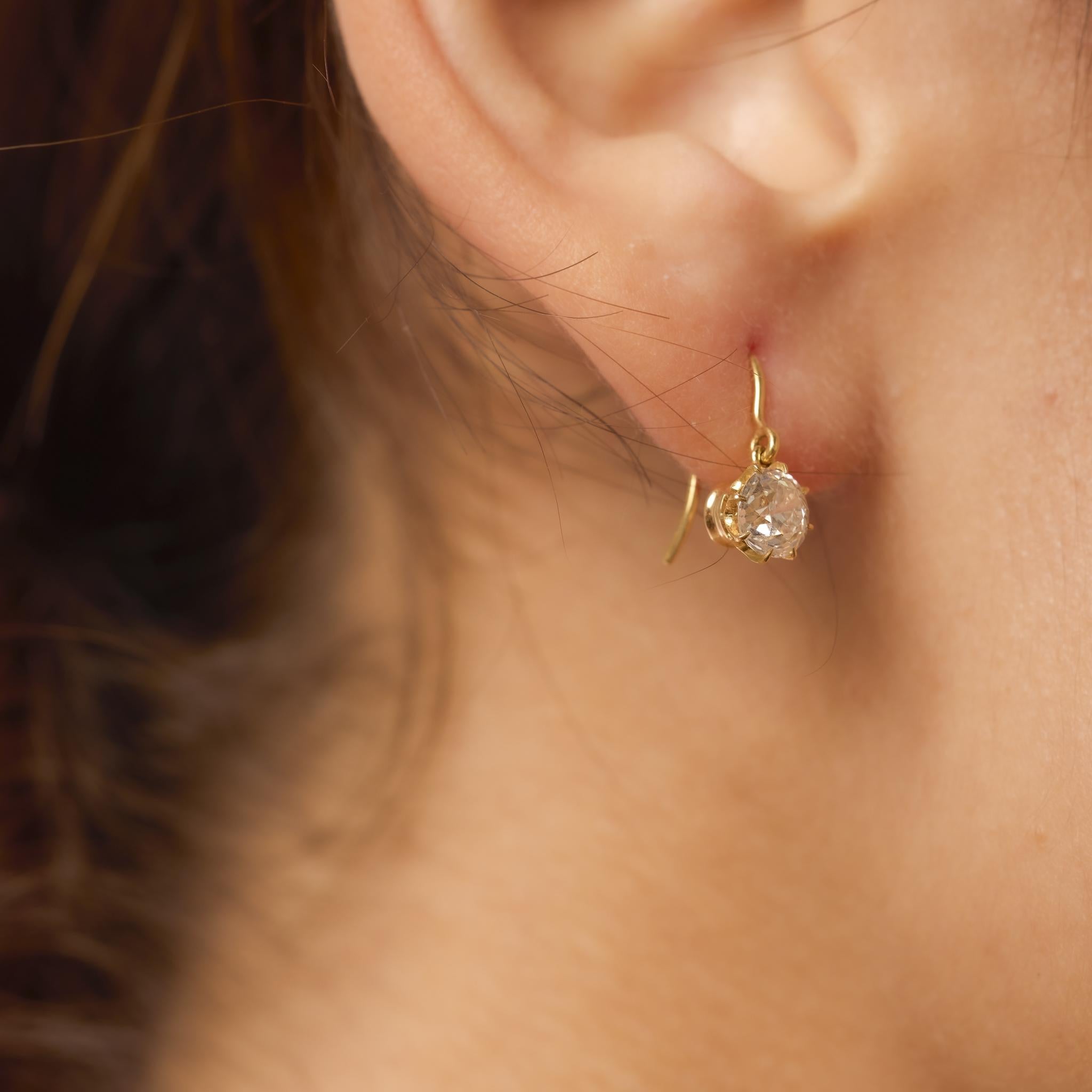 Victorian 1.70 carat total weight diamond 18k yellow gold drop earrings In Good Condition For Sale In Beverly Hills, CA