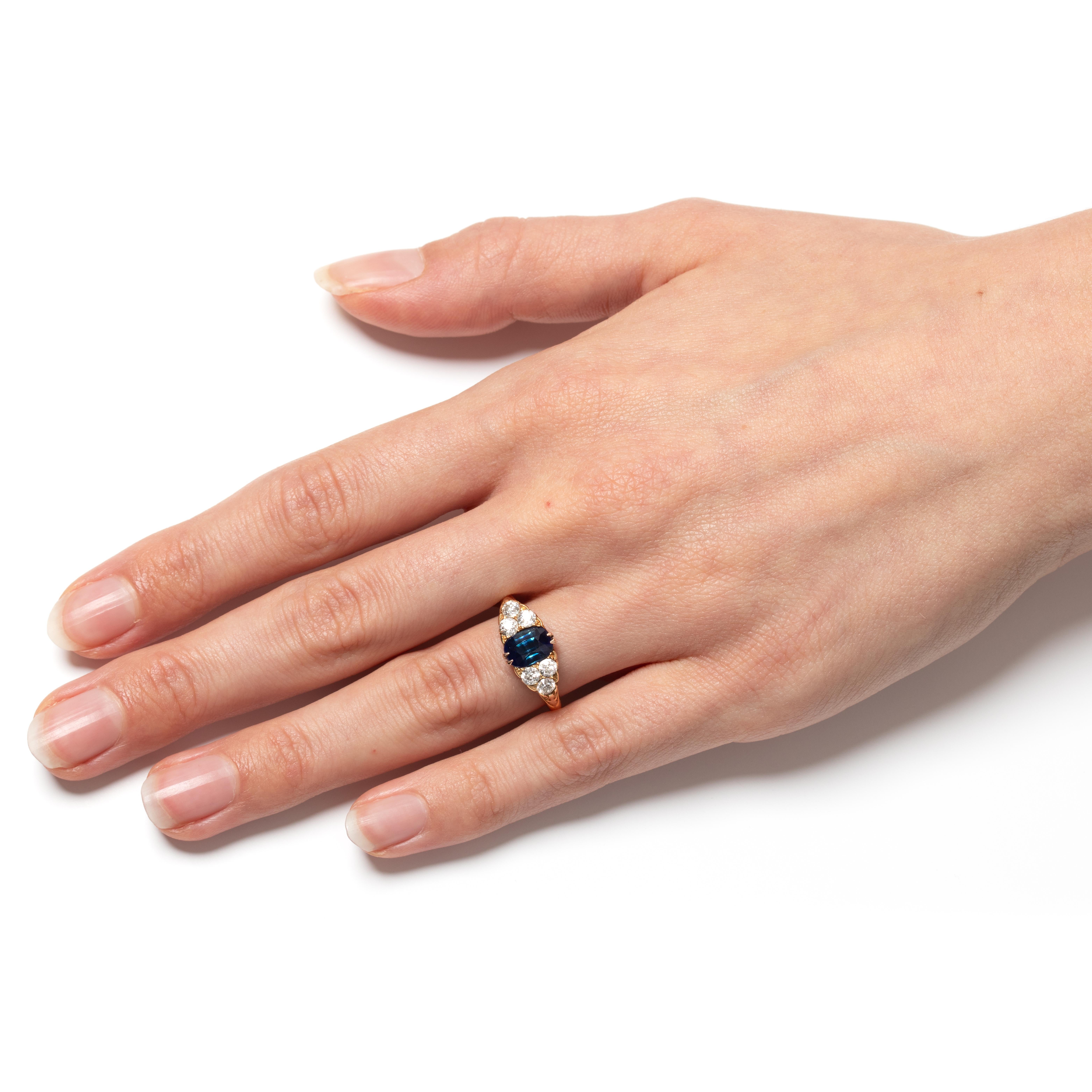 Viktorianischer Sieben-Stein-Ring mit 1,70 Karat Saphir und Diamant, gestempelt 1900 für Damen oder Herren im Angebot
