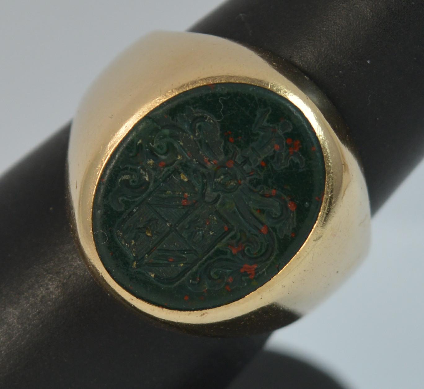 Victorian 18 Carat Gold and Bloodstone Intaglio Signet Seal Family Crest Ring 3