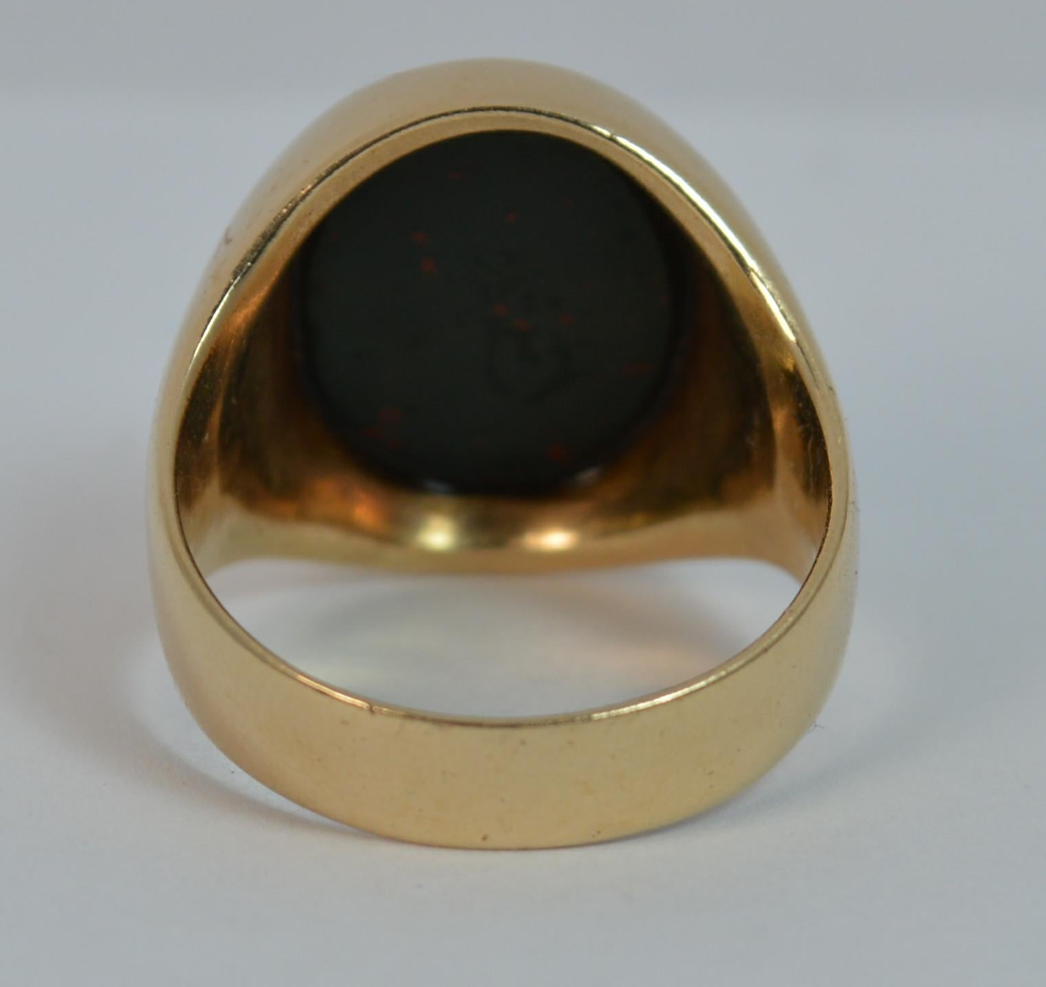 Women's or Men's Victorian 18 Carat Gold and Bloodstone Intaglio Signet Seal Family Crest Ring
