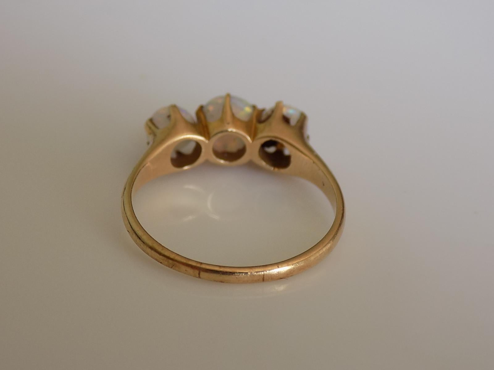 18 carat gold opal ring