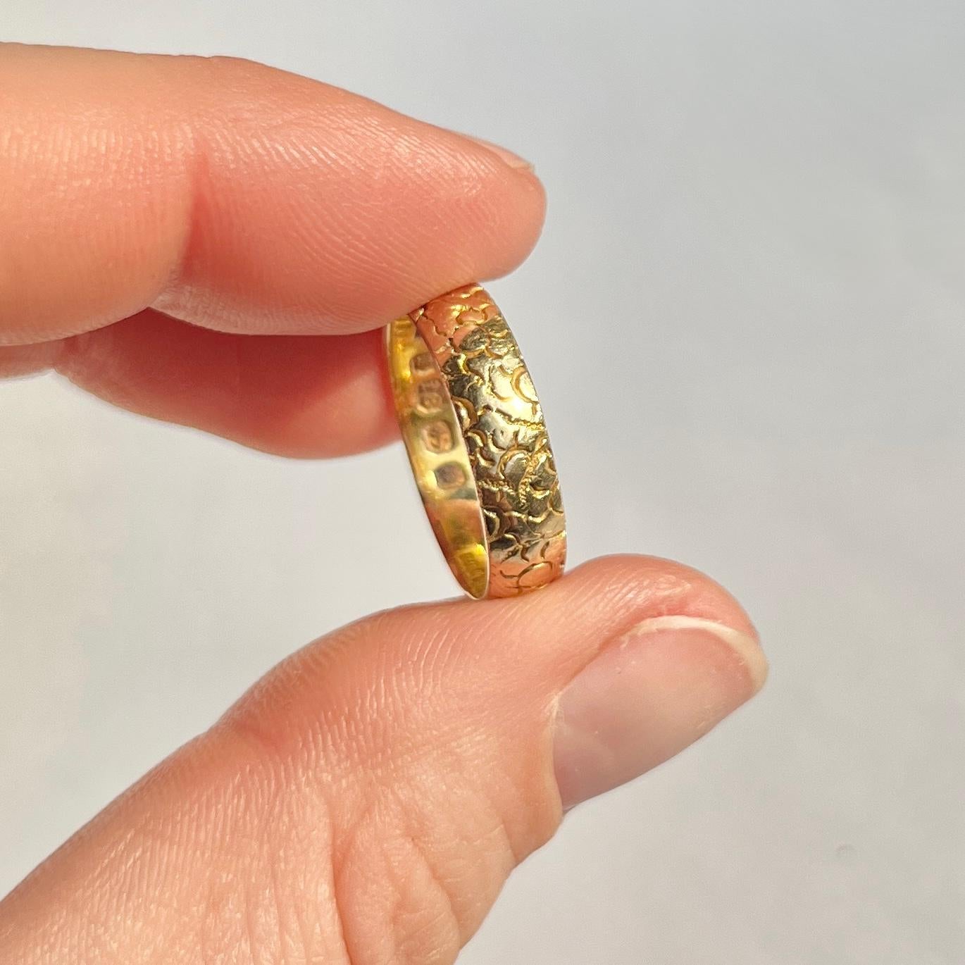 Victorian 18 Carat Gold Decorative Band In Good Condition For Sale In Chipping Campden, GB