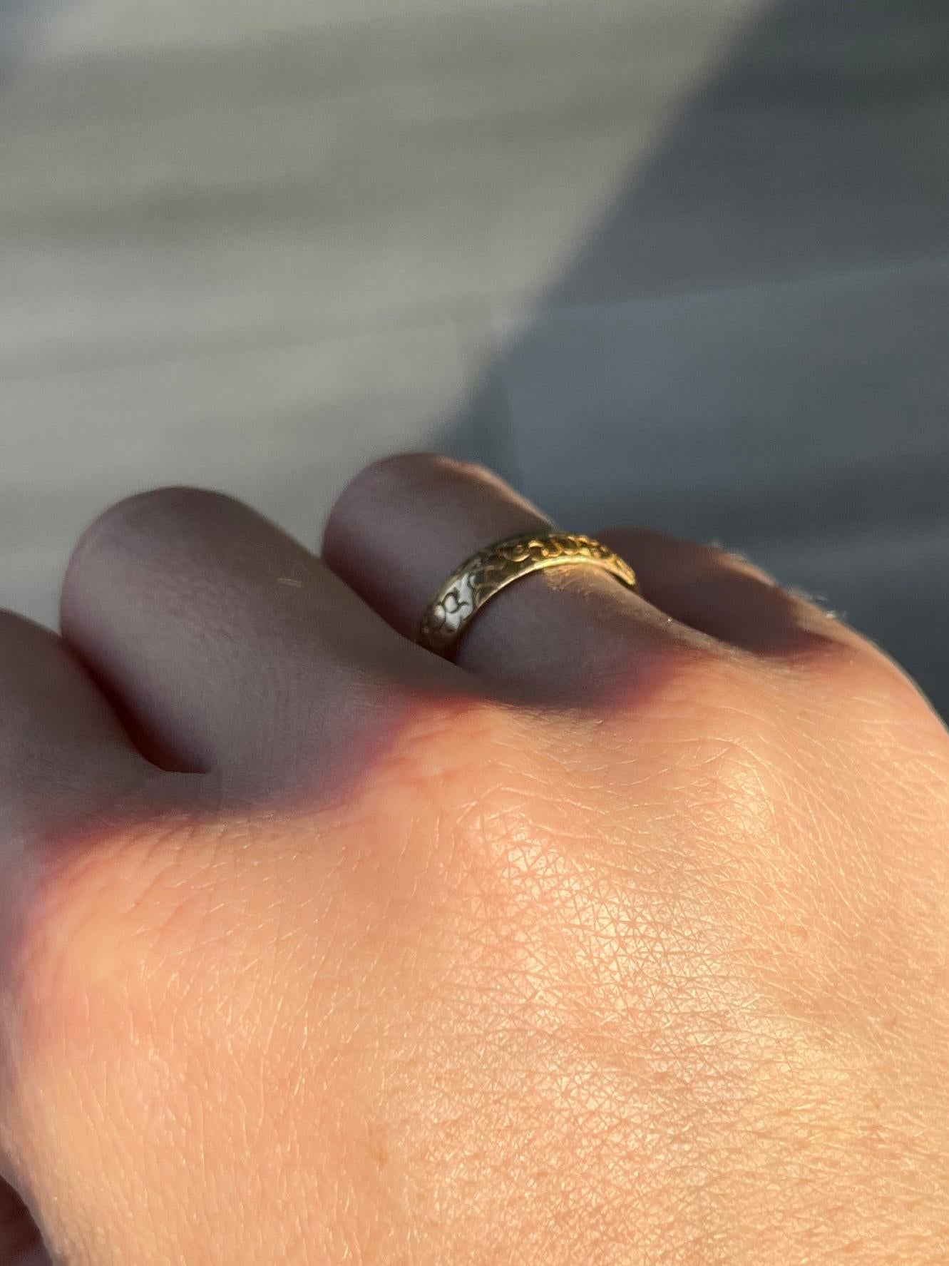 Victorian 18 Carat Gold Decorative Band For Sale 1