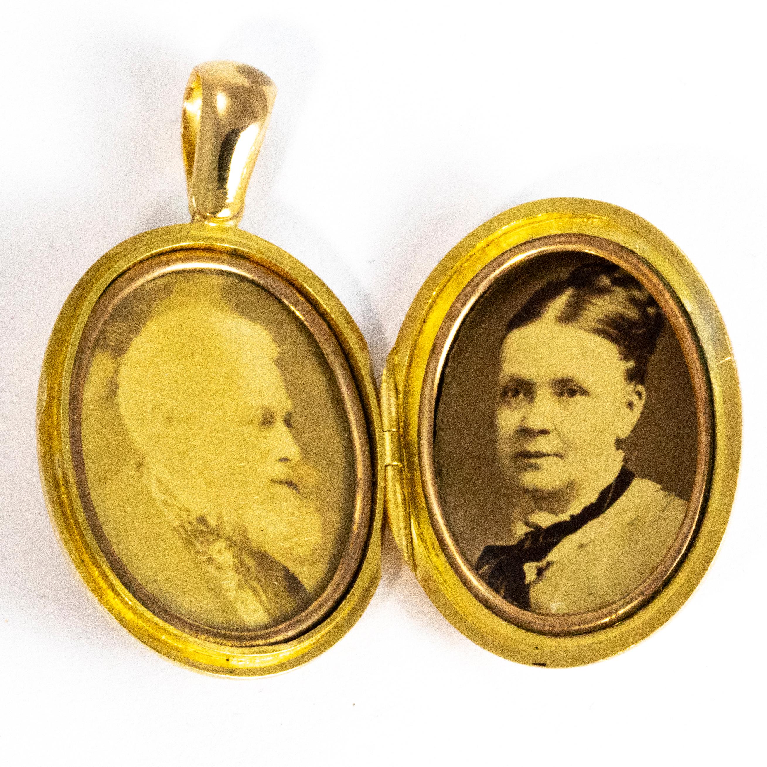 gold anchor locket
