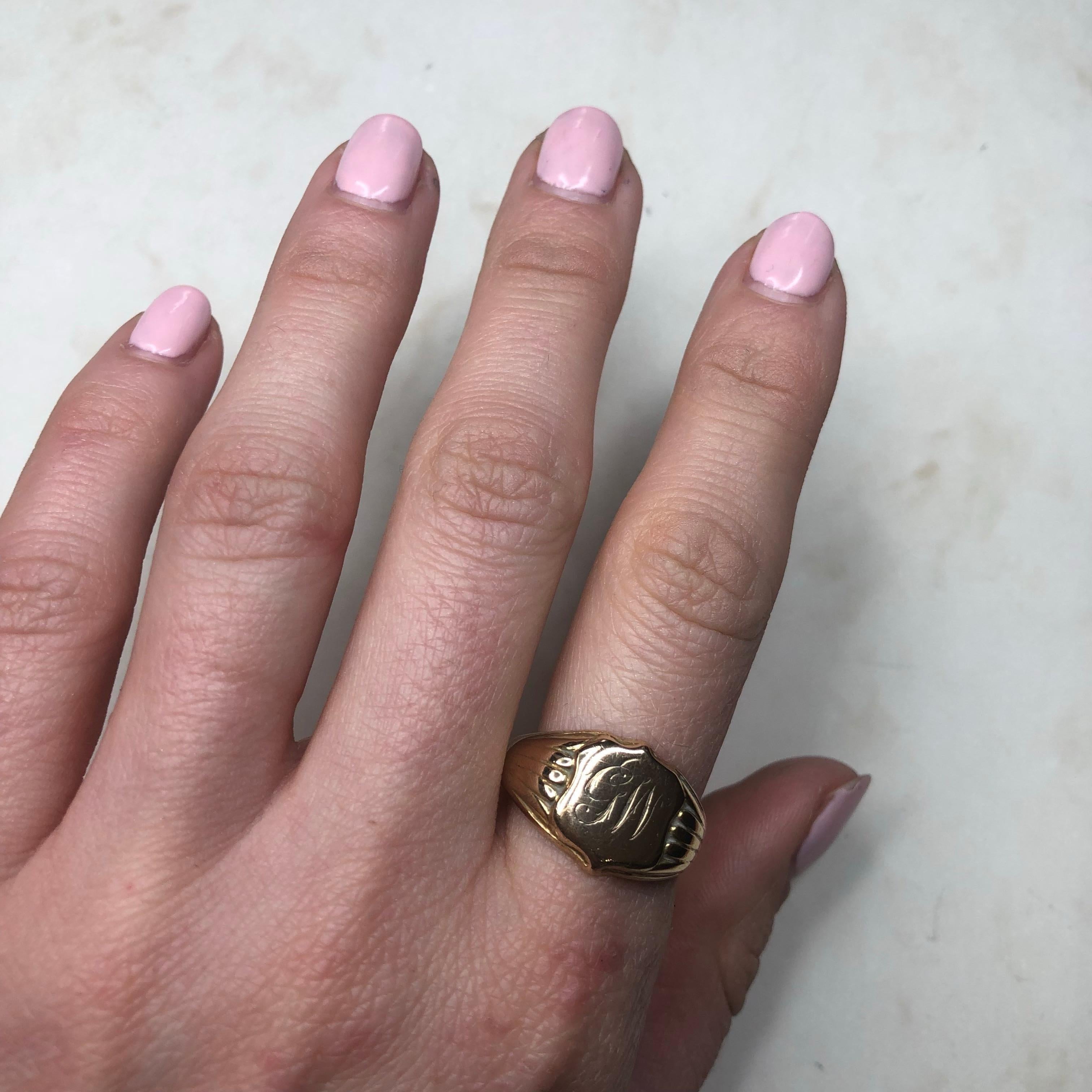 Victorian 18 Carat Gold Signet Ring In Good Condition In Chipping Campden, GB