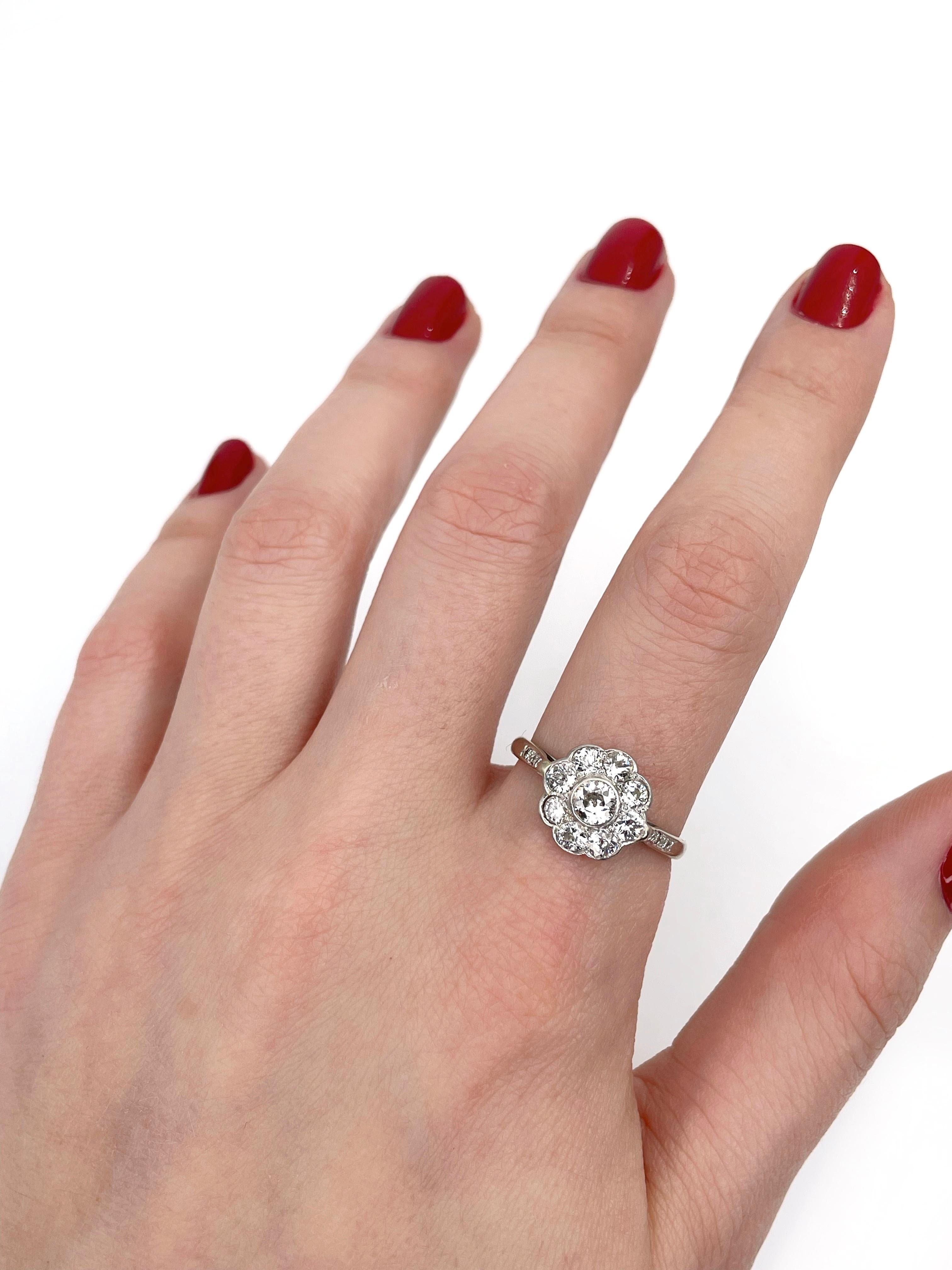 Victorian 18 Karat Gold 1.00 Carat Old Cut Diamond Cluster Ring In Good Condition In Vilnius, Vilniaus apskr.