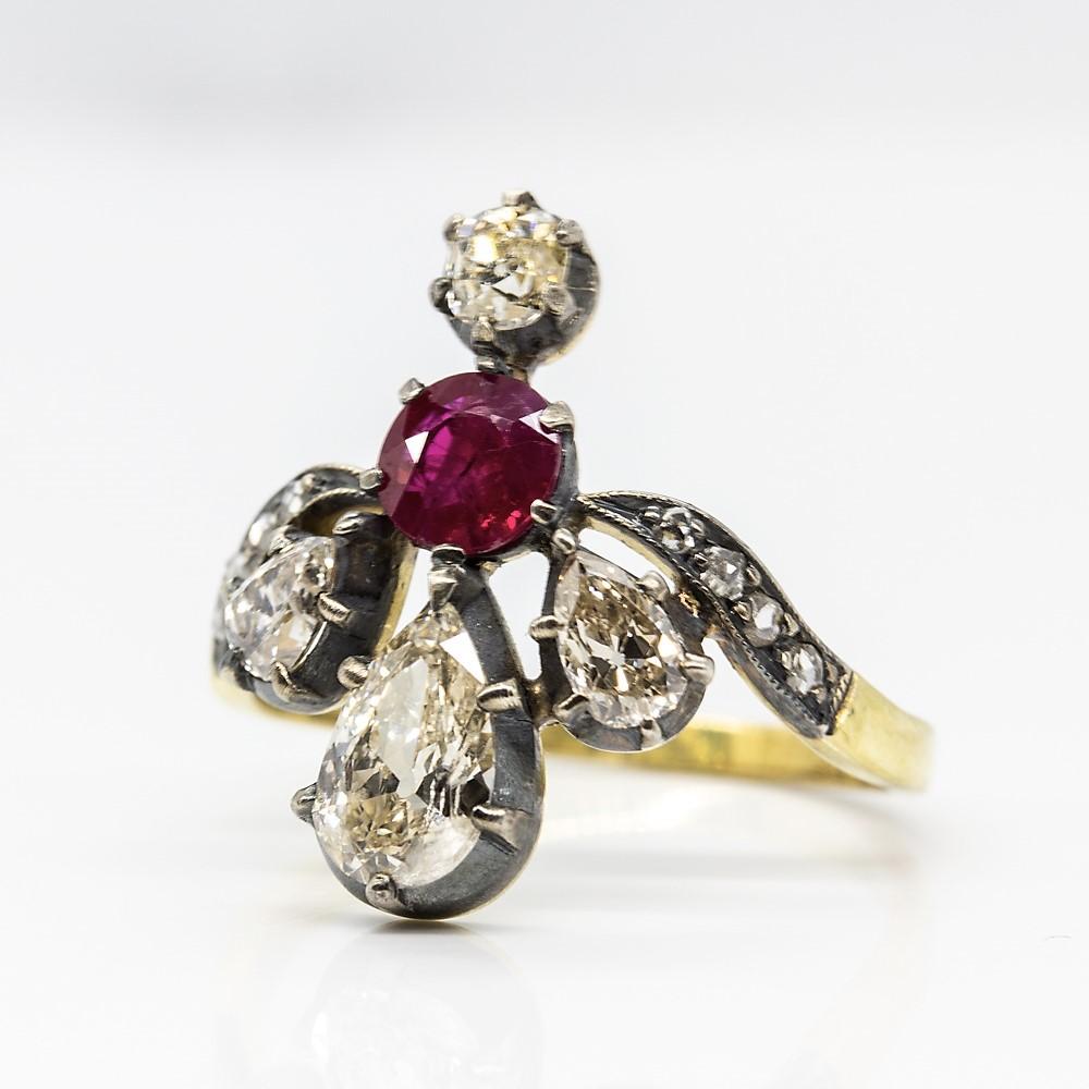 Victorian 18 Karat Gold and Silver Diamonds and Ruby Ring In Excellent Condition In Miami, FL