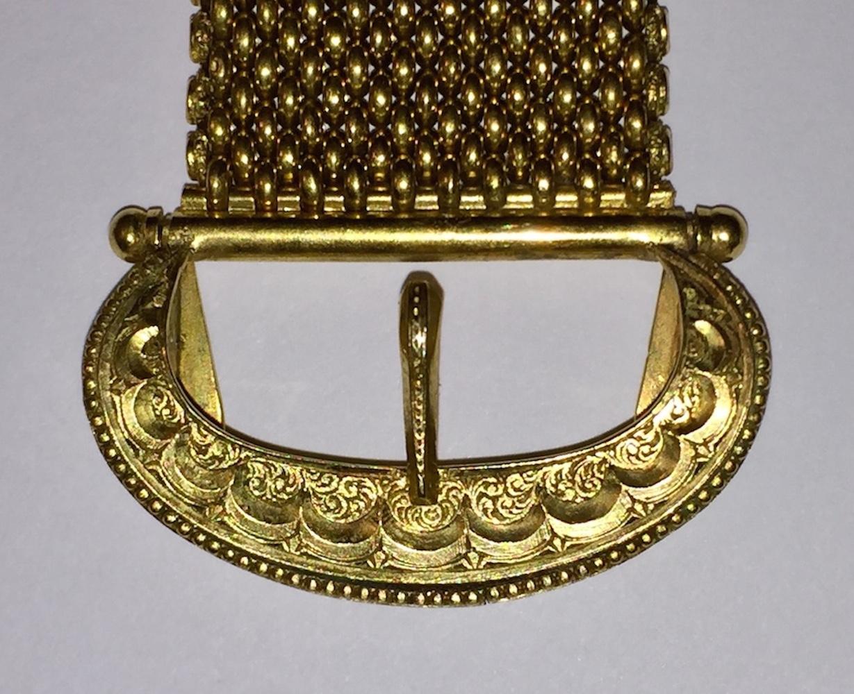 Victorian 18 Karat Gold Etruscan Buckle Mesh Slide Bracelet with Fringe In Good Condition For Sale In New York, NY