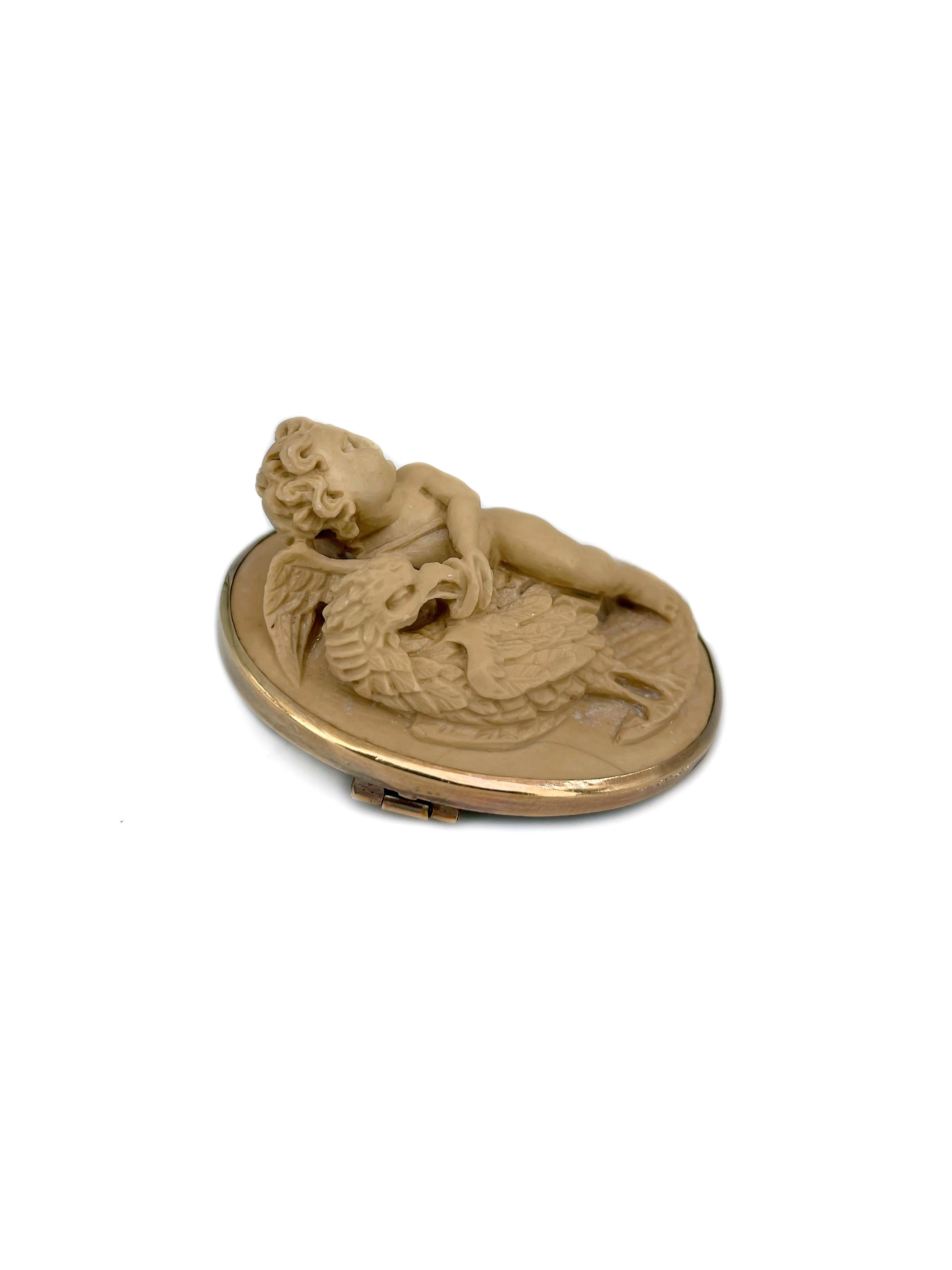 Victorian 18 Karat Gold High Relief Lava Cupid With An Eagle Cameo Pin Brooch In Good Condition In Vilnius, Vilniaus apskr.