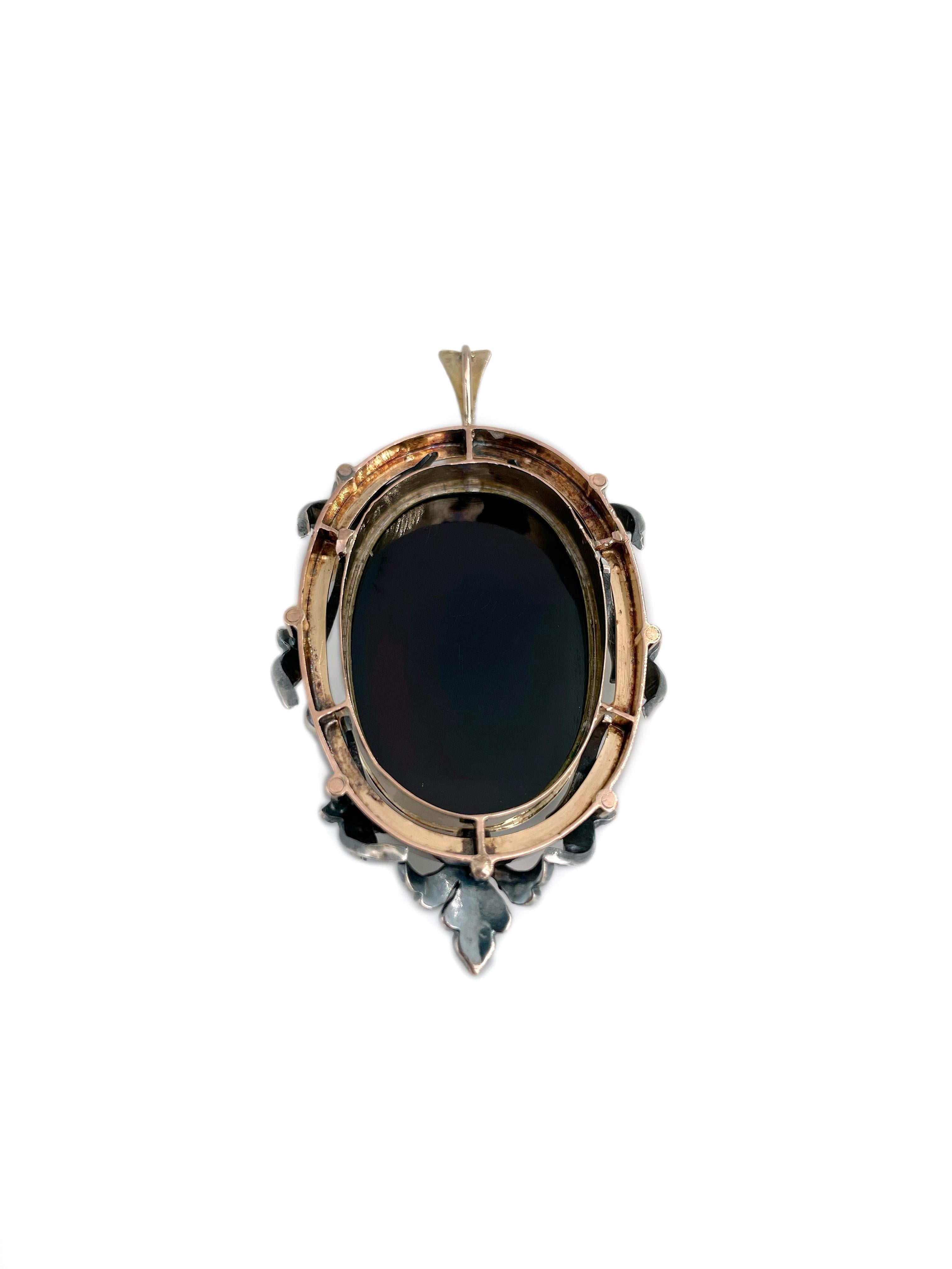 Taille mixte Pendentif victorien en or 18 carats tourné vers la gauche, avec camée de femme en agate et perles en vente