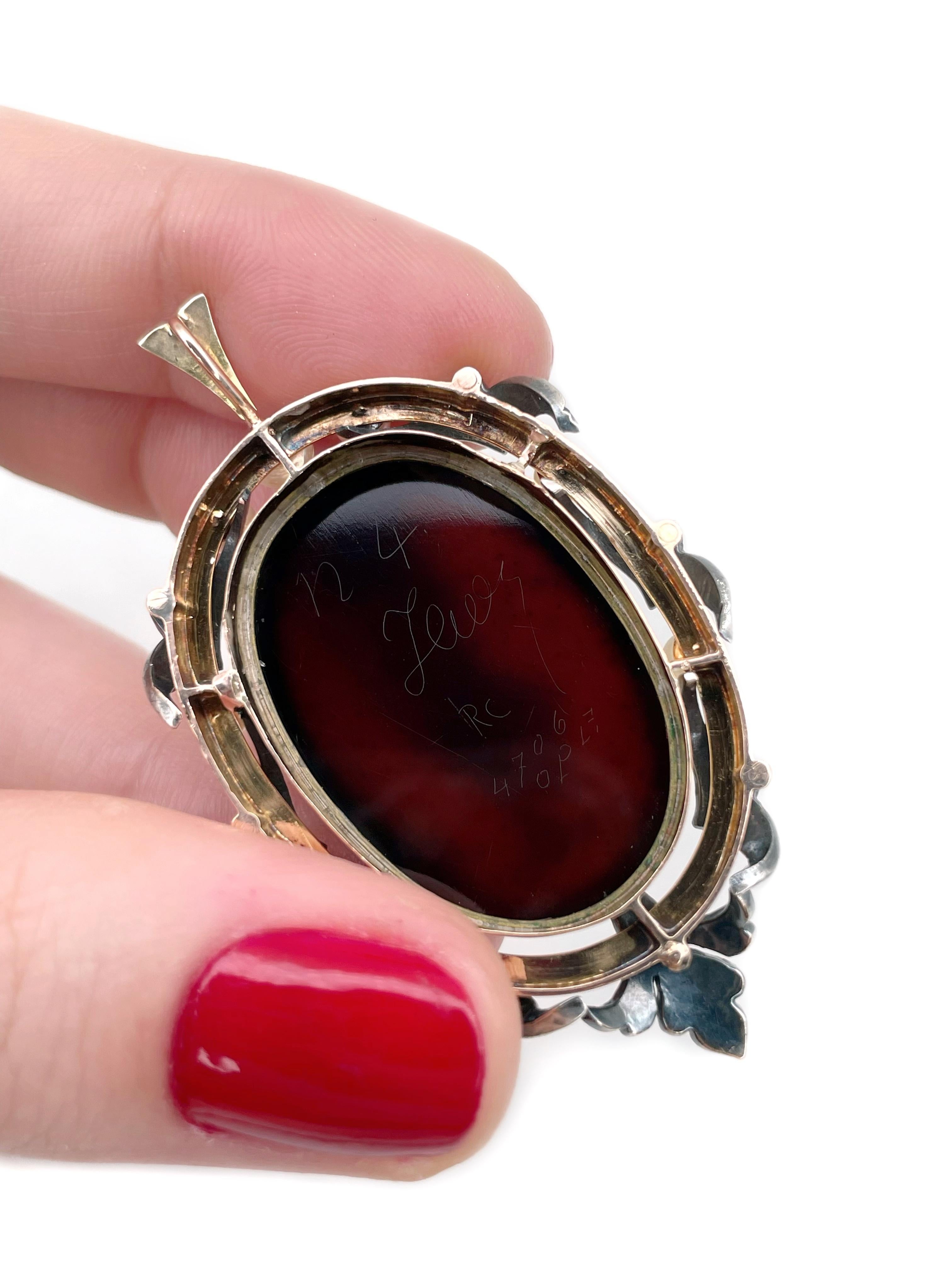 Pendentif victorien en or 18 carats tourné vers la gauche, avec camée de femme en agate et perles Bon état - En vente à Vilnius, Vilniaus apskr.