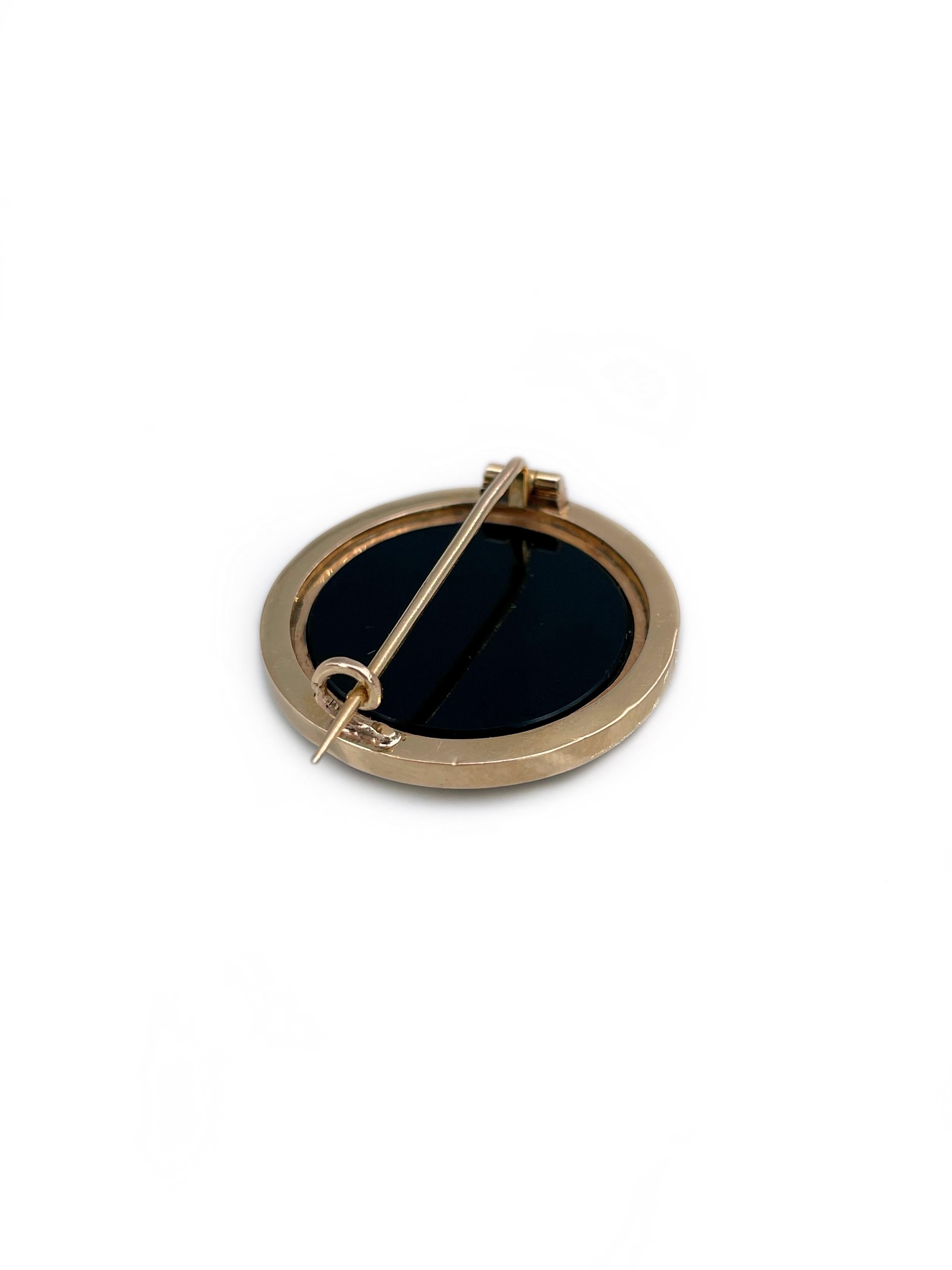 Victorian 18 Karat Gold Menelaus Agate Cameo Rose Cut Diamond Round Pin Brooch 1