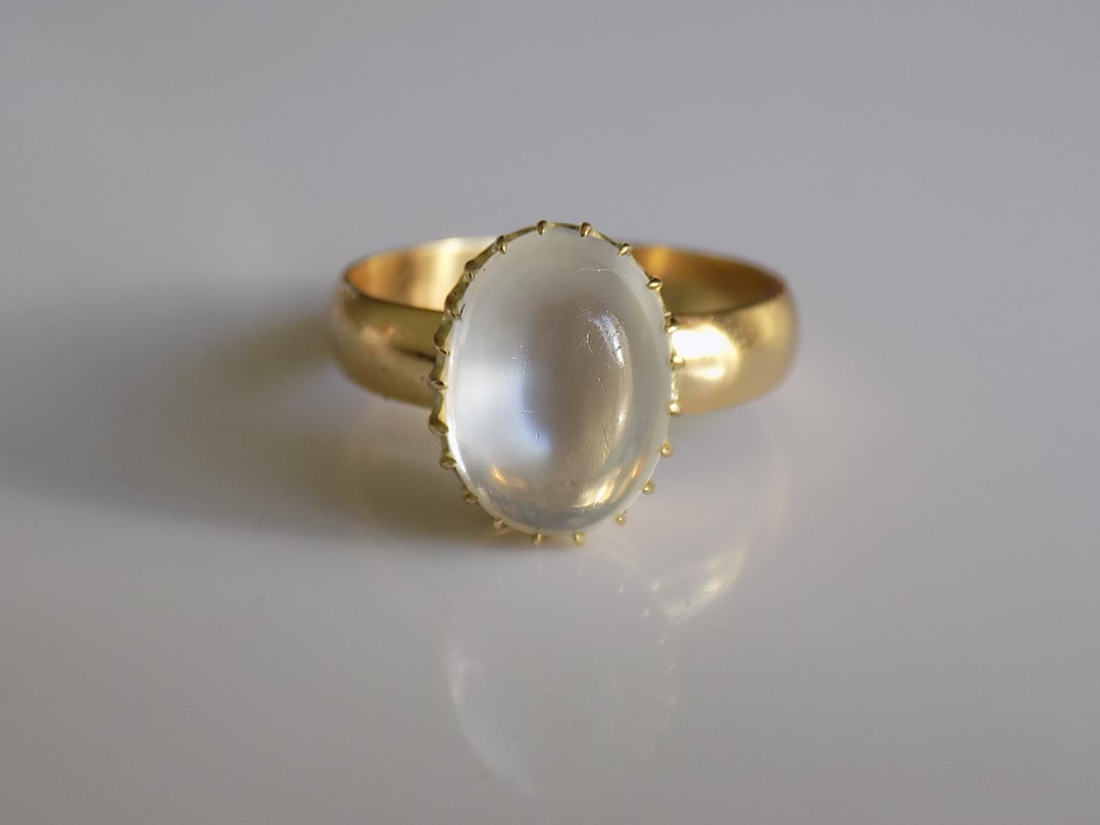 Women's Victorian 18 Karat Gold Moonstone Cabochon Solitaire Ring