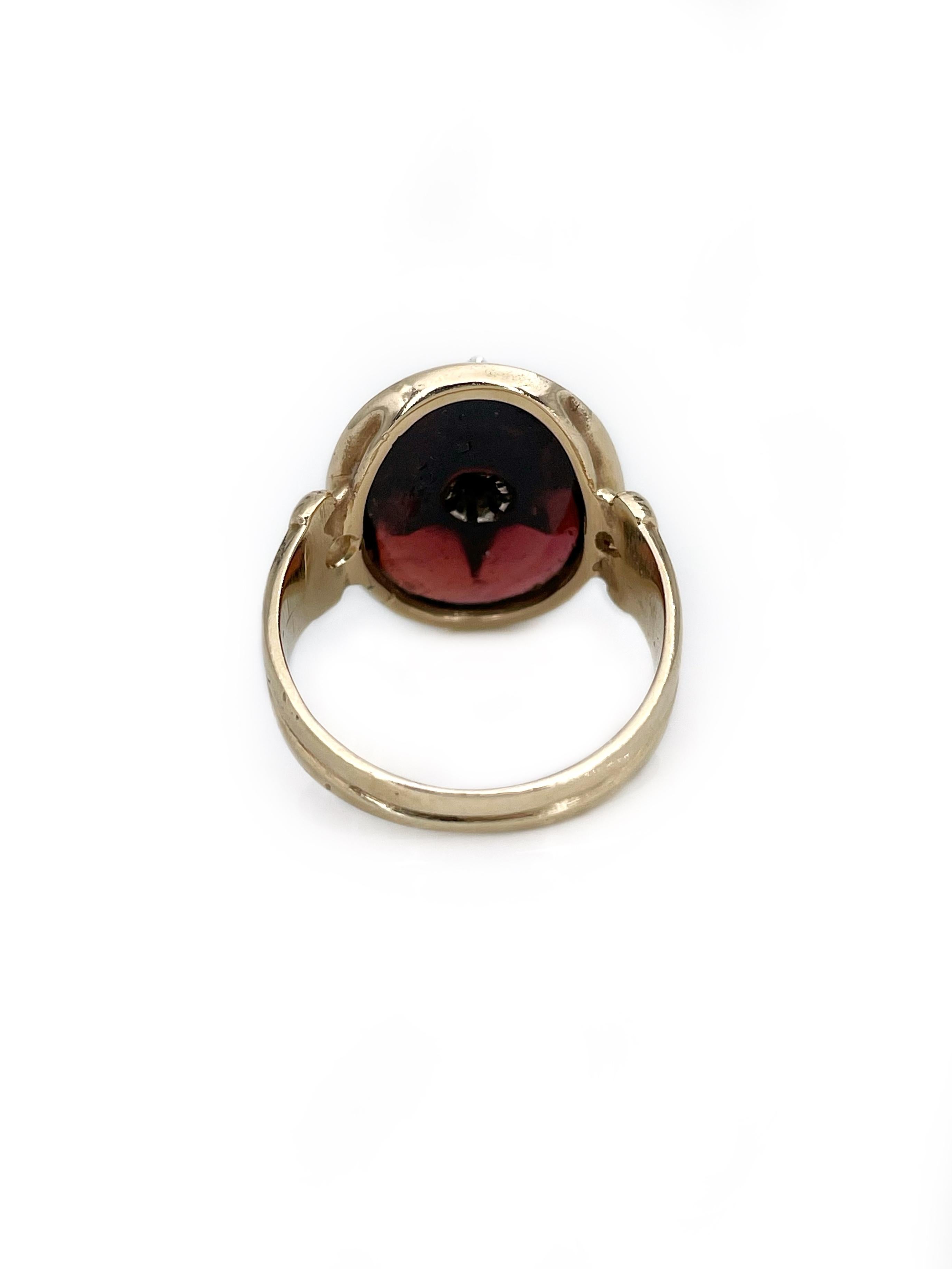 Victorian 18 Karat Gold Old Cut Diamond Cabochon Cut Garnet Star Ring In Good Condition In Vilnius, LT