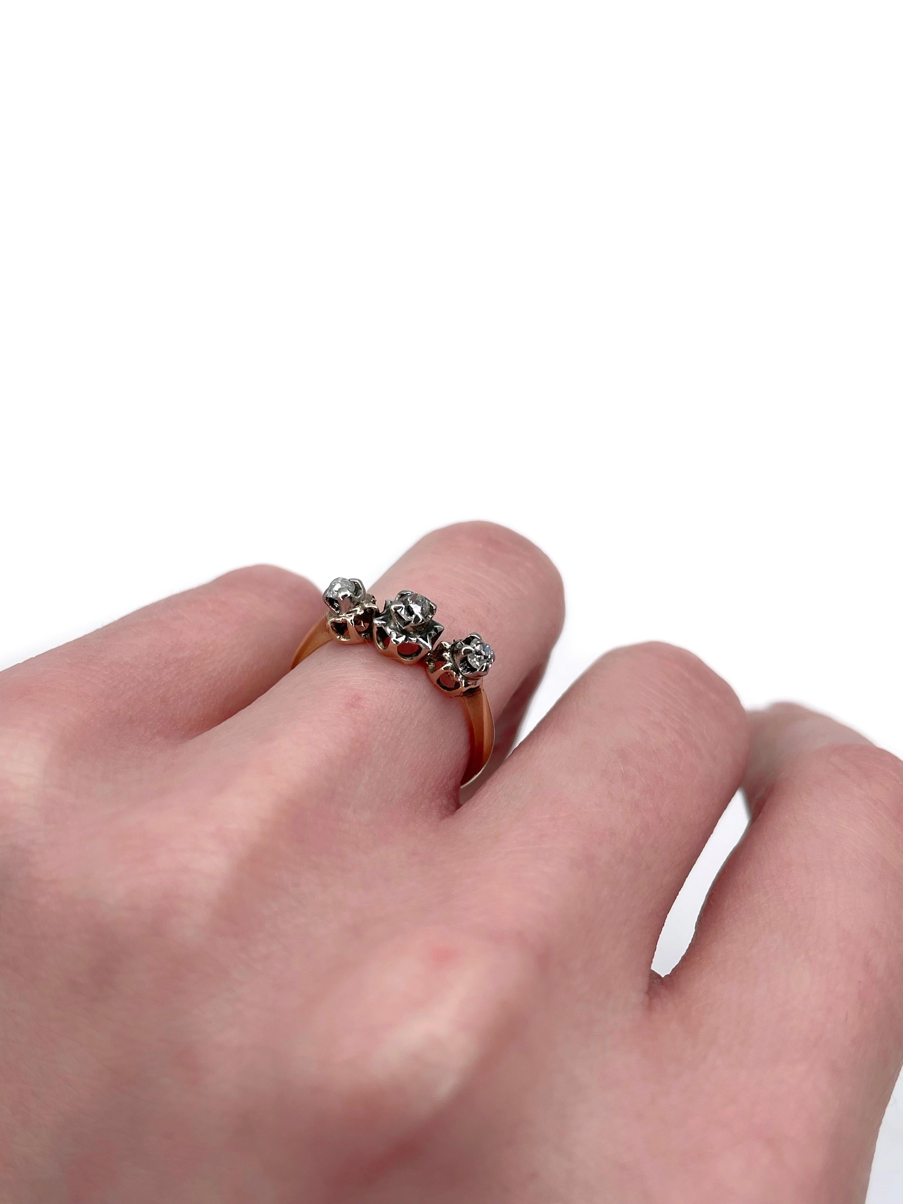 Victorian 14 Karat Gold 0.21 Carat Old Mine Cut Diamond Three-Stone Ring In Good Condition In Vilnius, Vilniaus apskr.